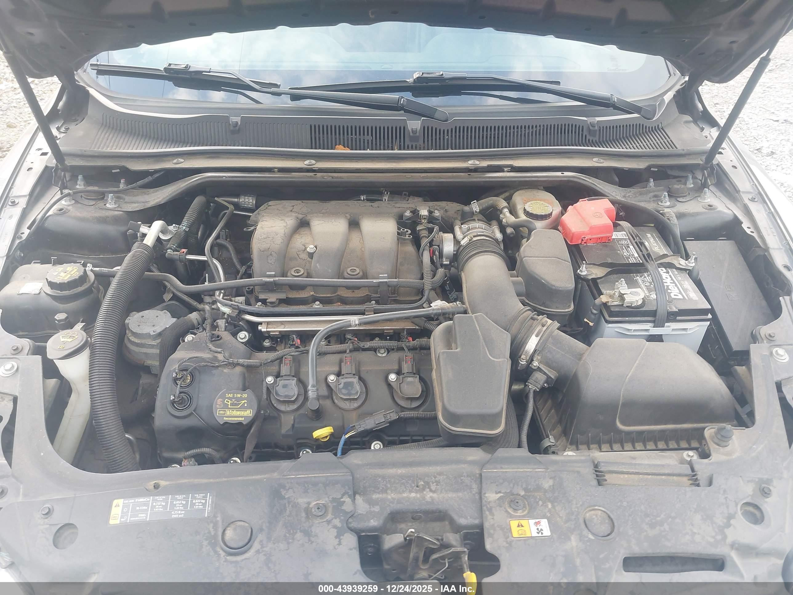 FORD TAURUS image 10