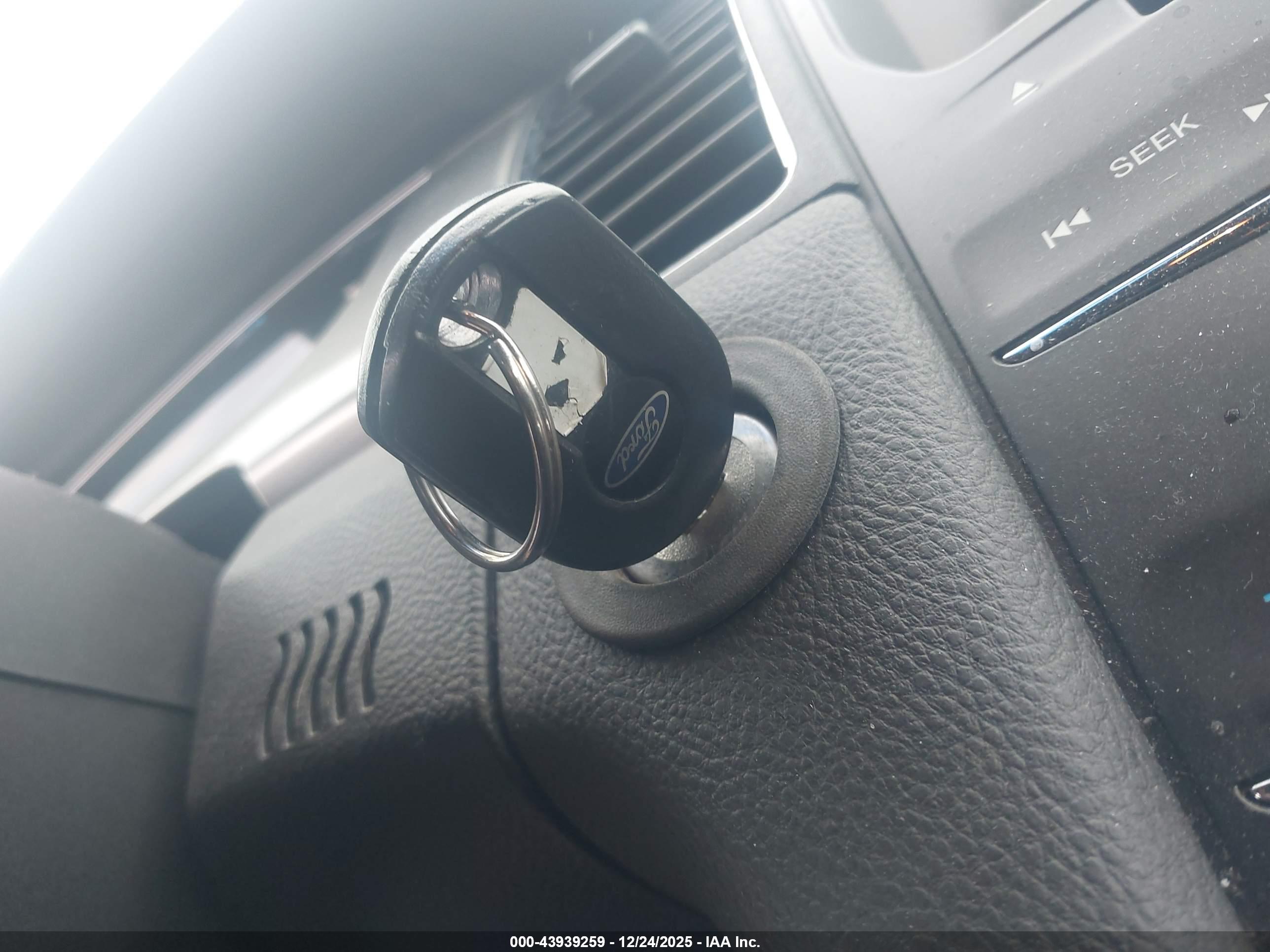 FORD TAURUS image 11
