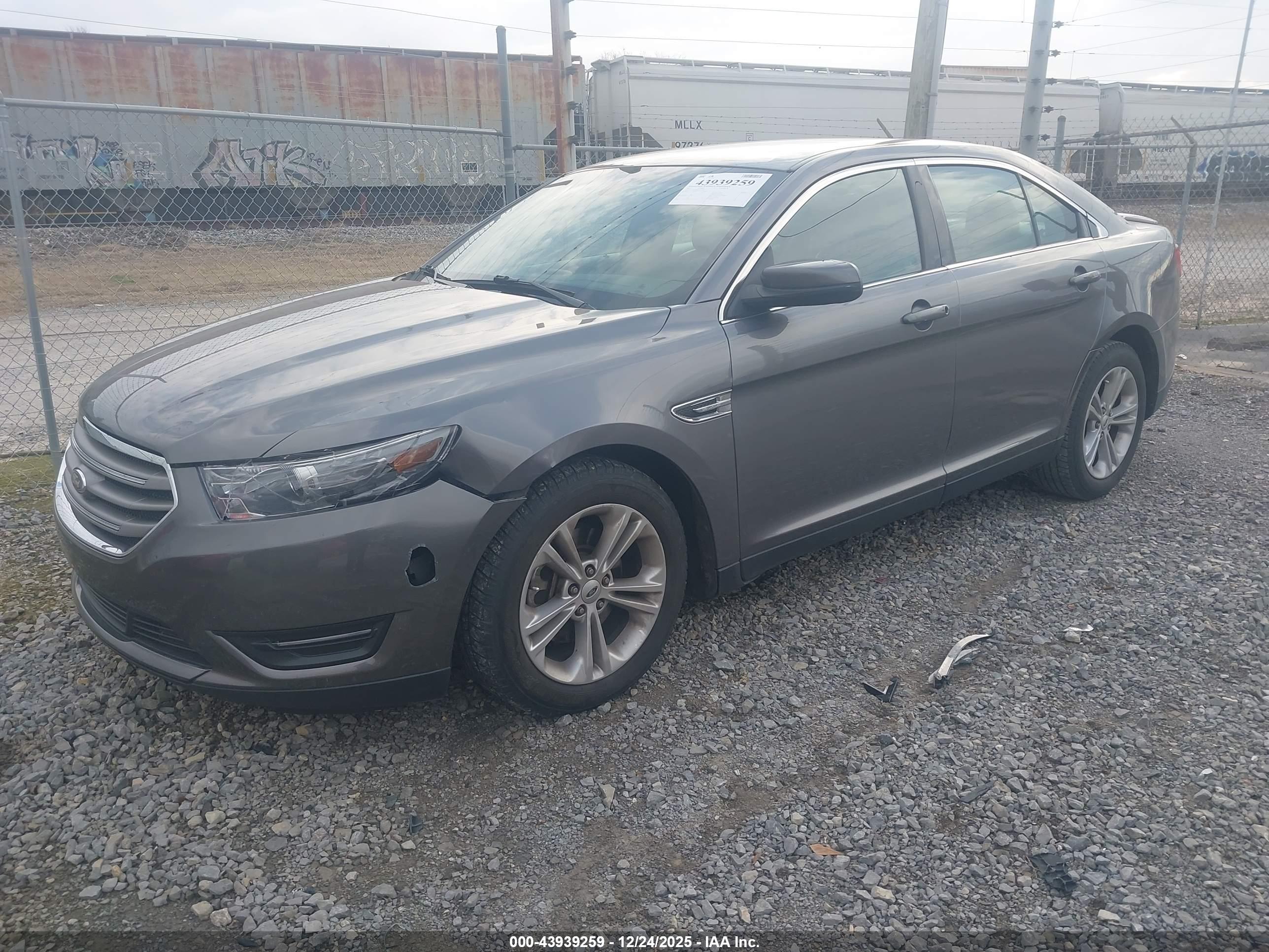 FORD TAURUS image 2