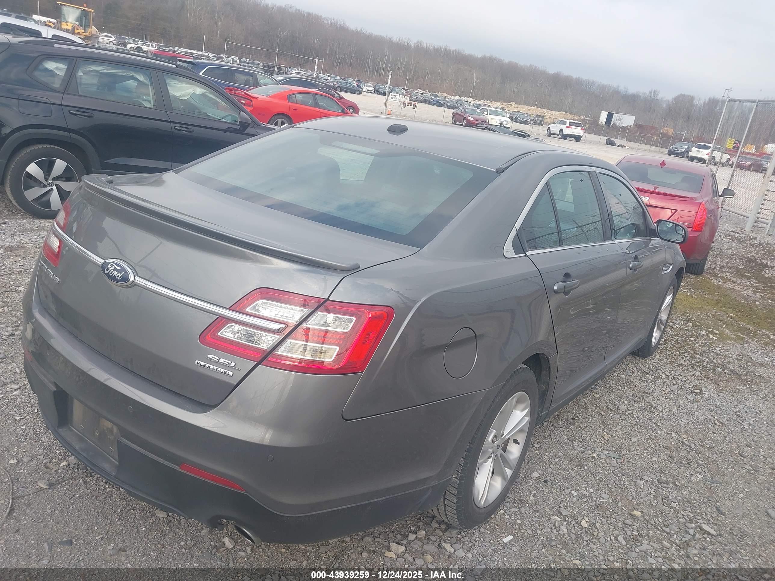 FORD TAURUS image 4