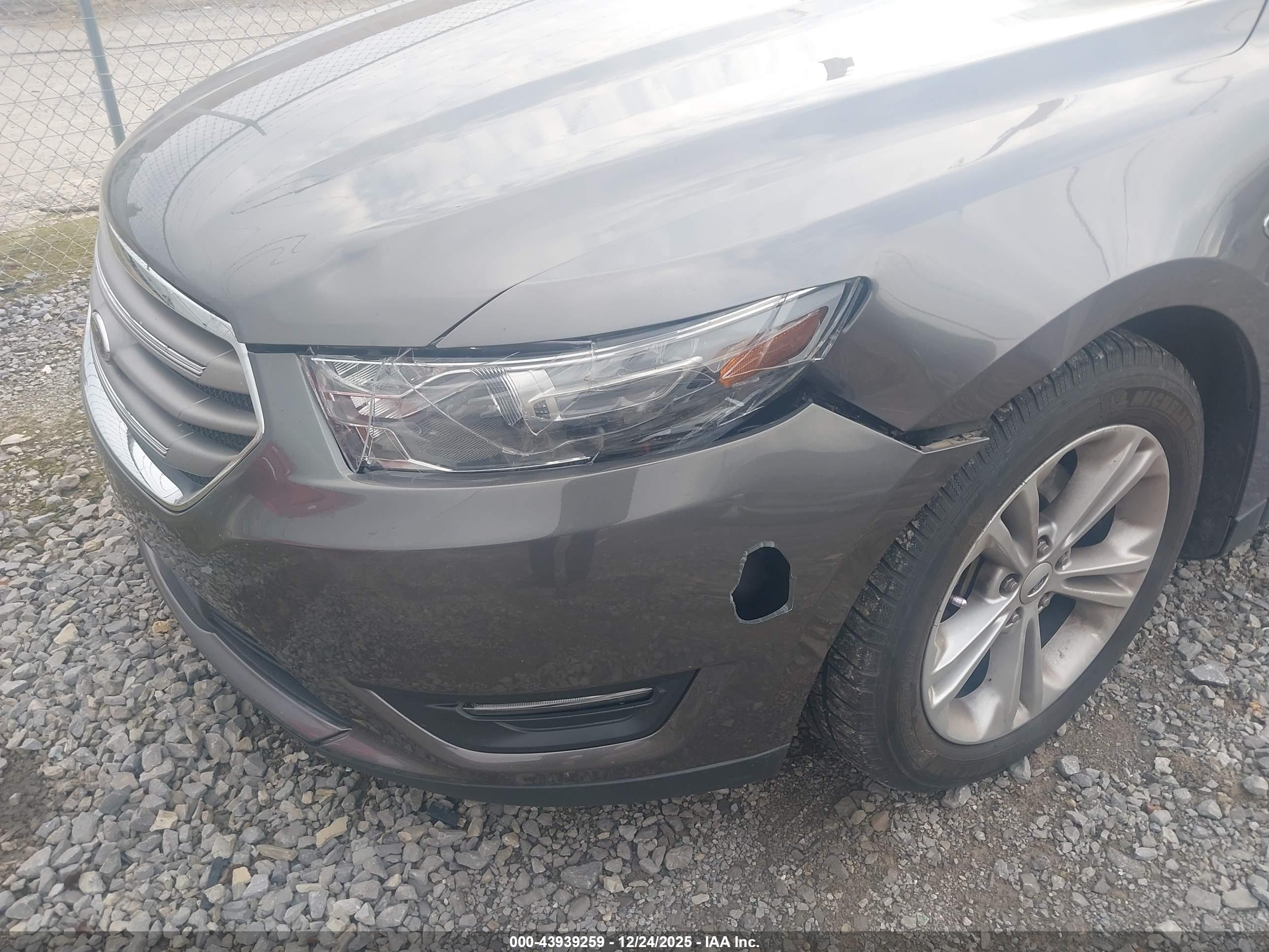 FORD TAURUS image 6