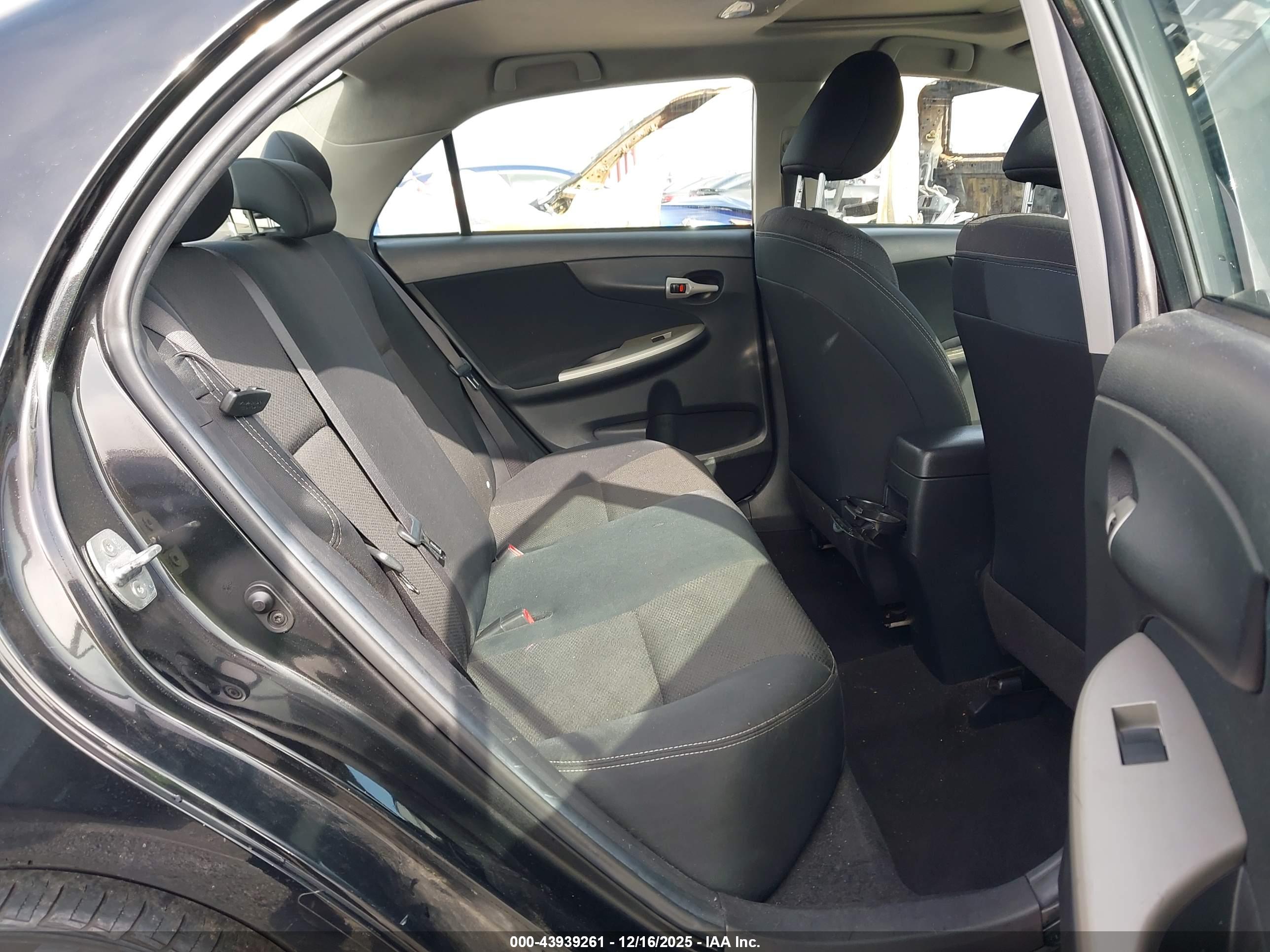 TOYOTA COROLLA image 8