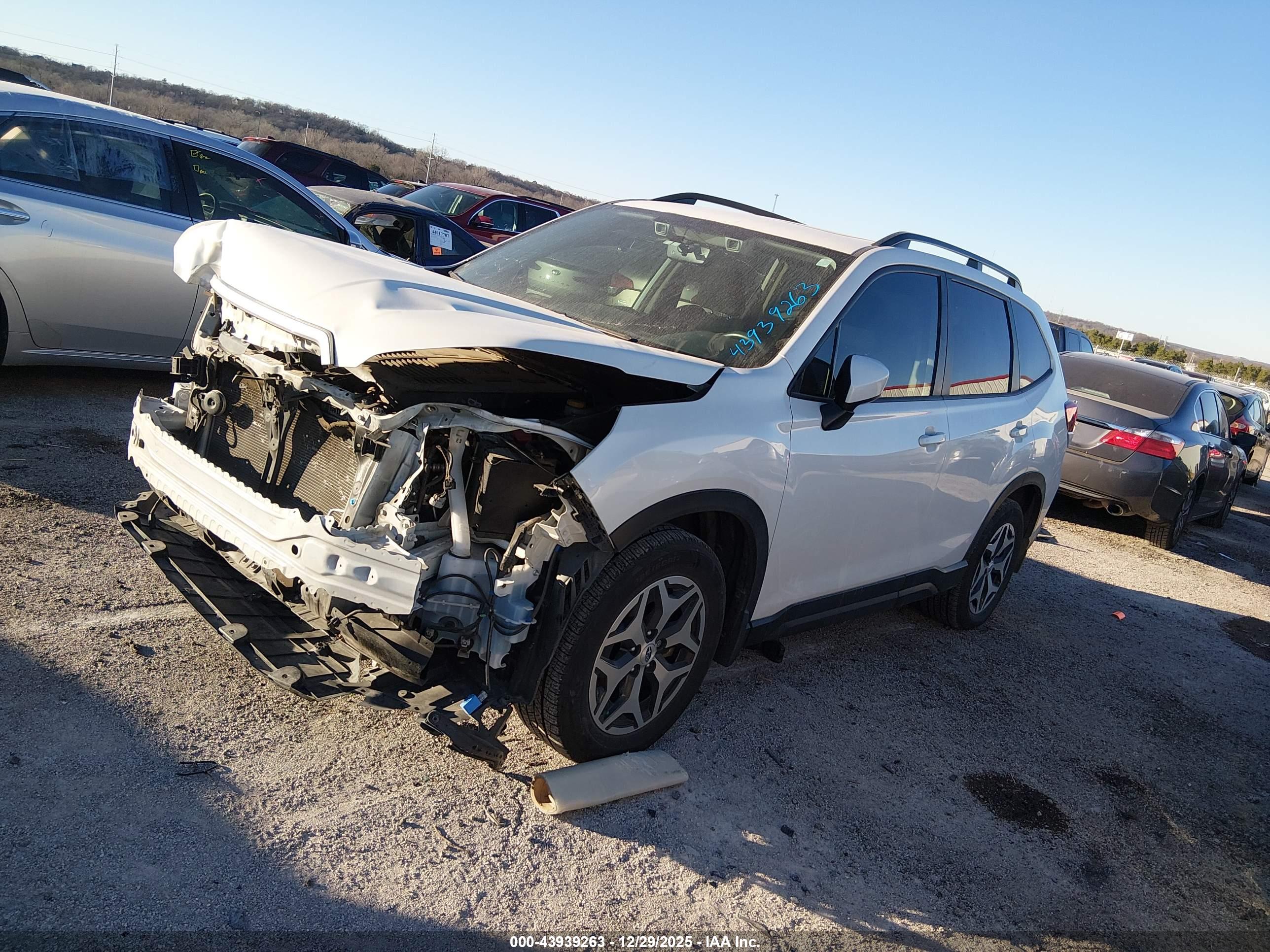 SUBARU FORESTER image 2