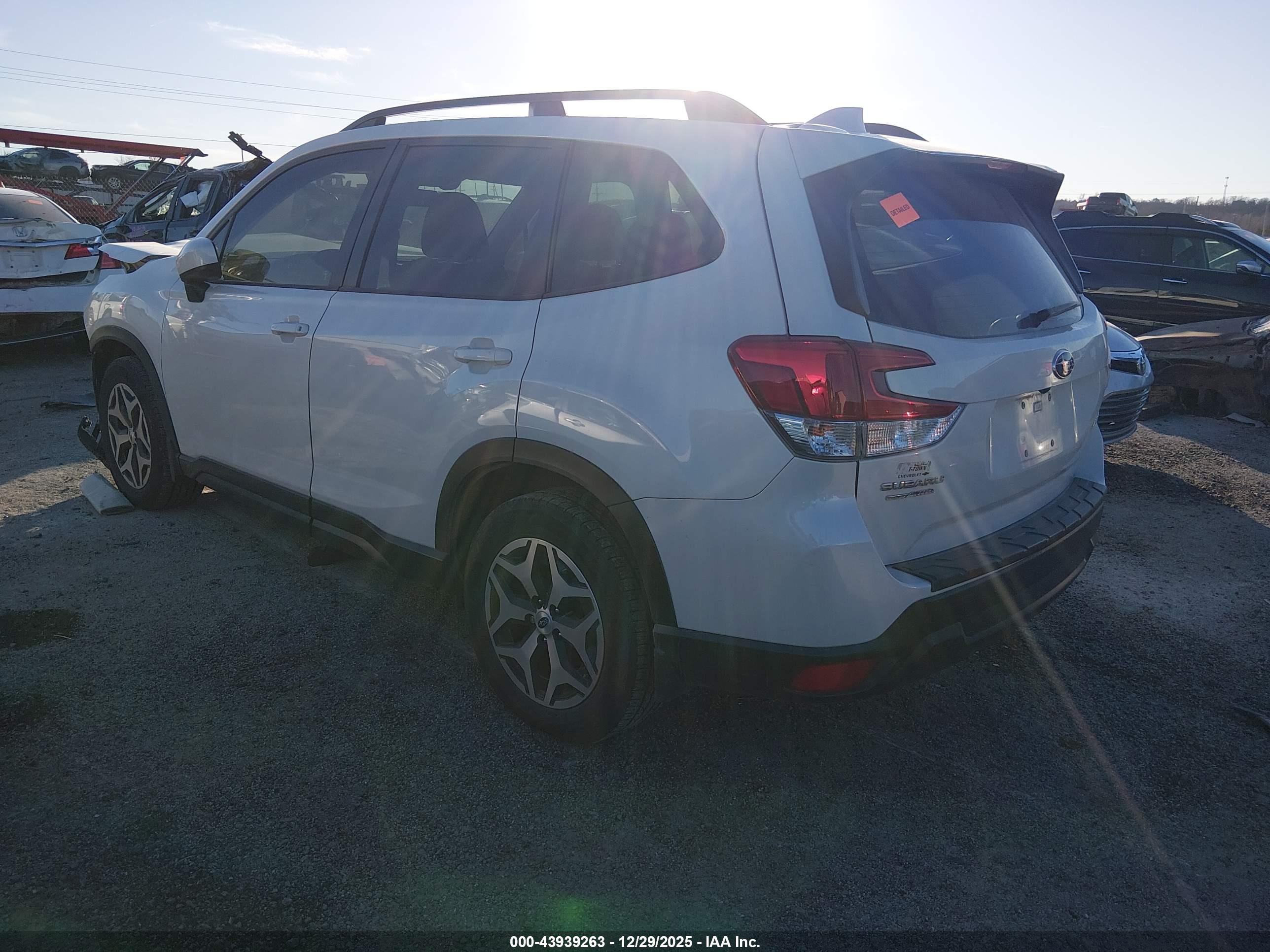 SUBARU FORESTER image 3