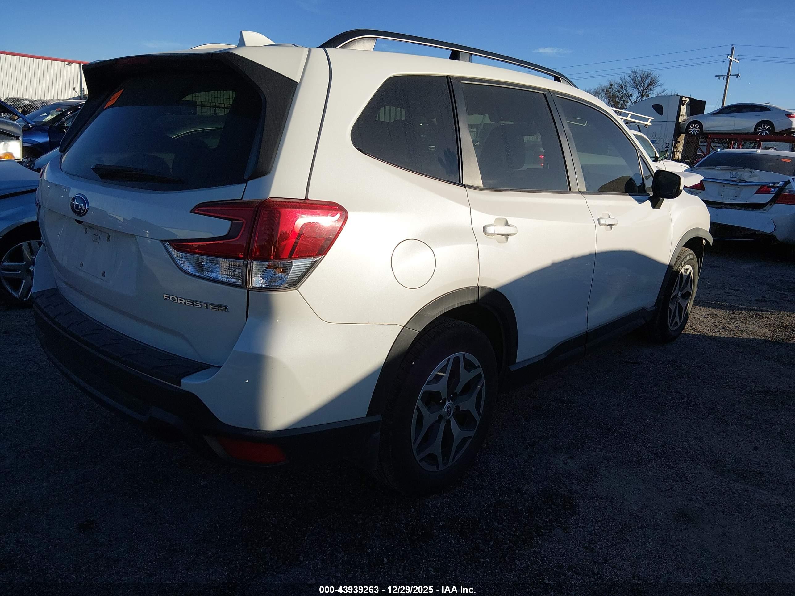 SUBARU FORESTER image 4