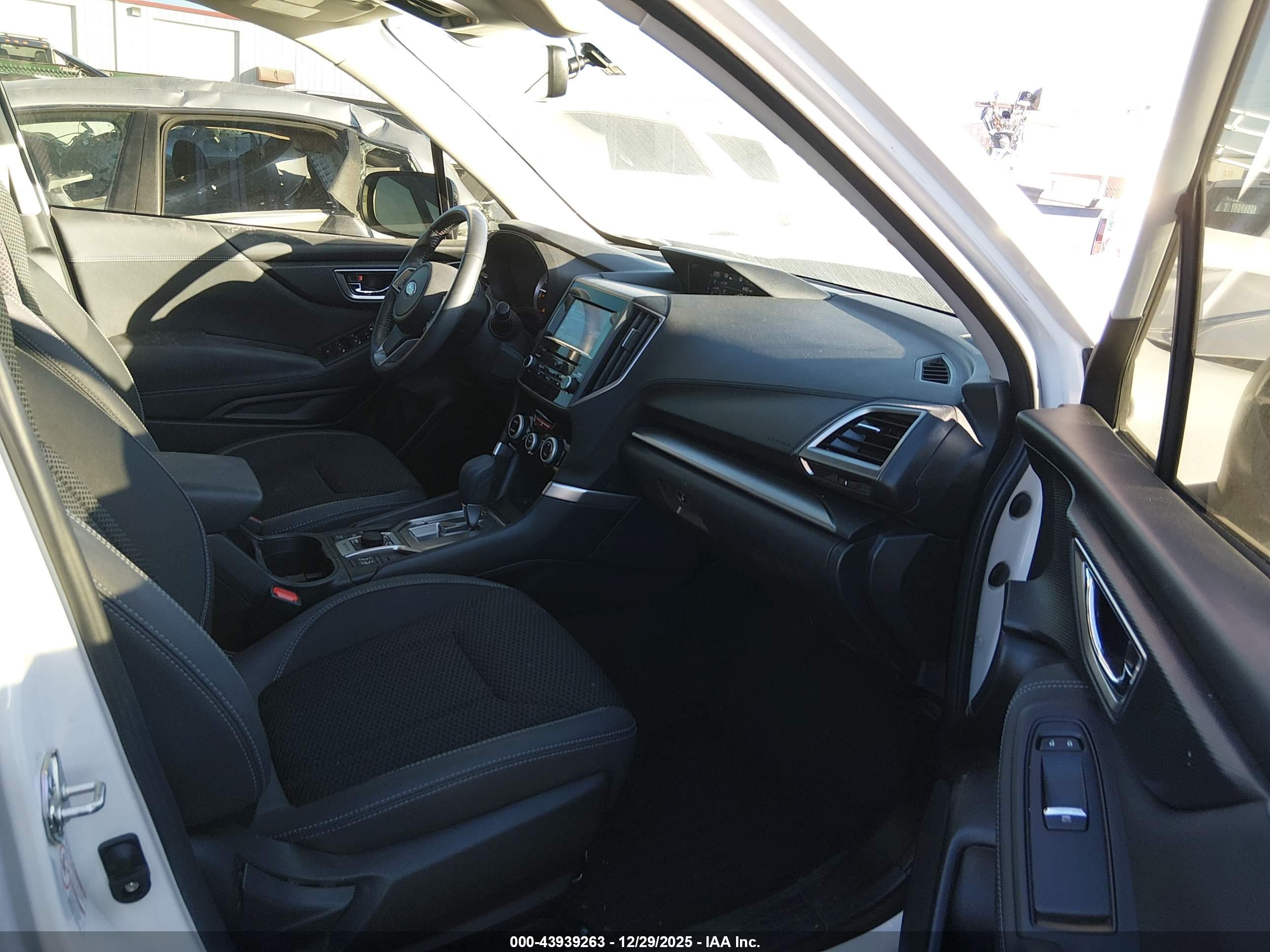 SUBARU FORESTER image 5
