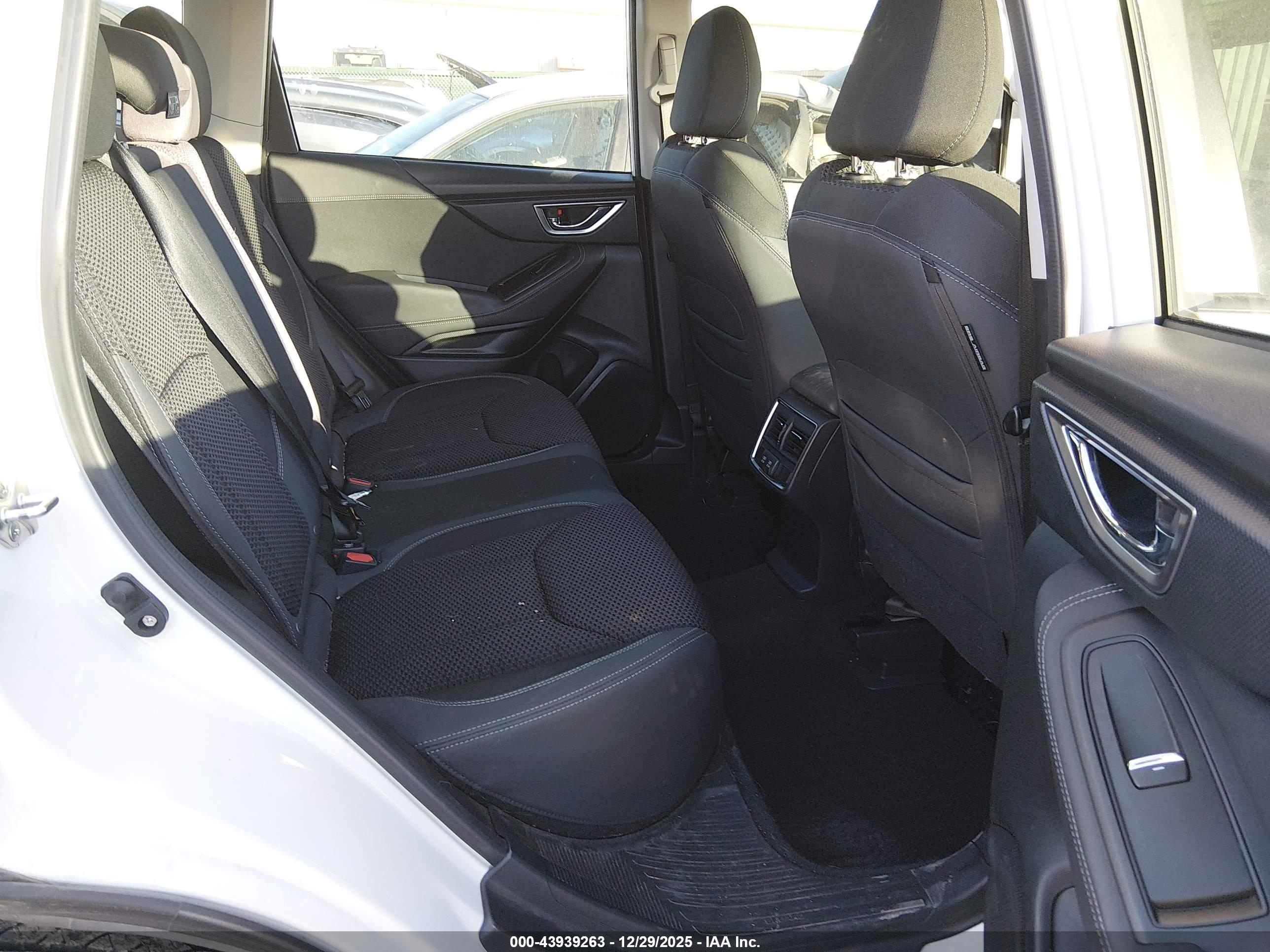 SUBARU FORESTER image 8