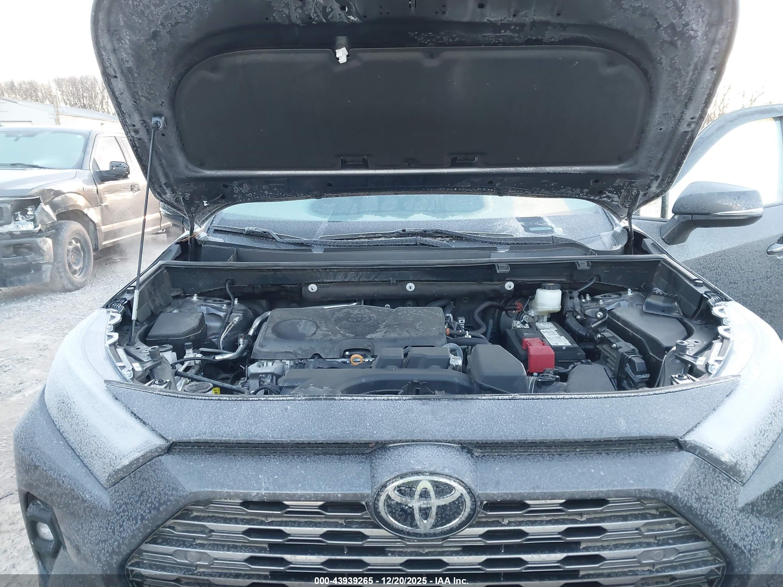 TOYOTA RAV4 image 10