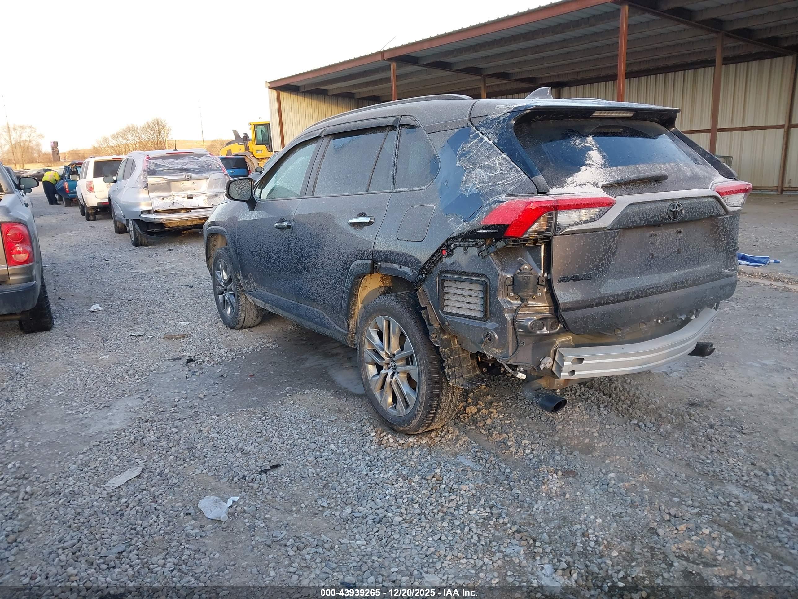 TOYOTA RAV4 image 3