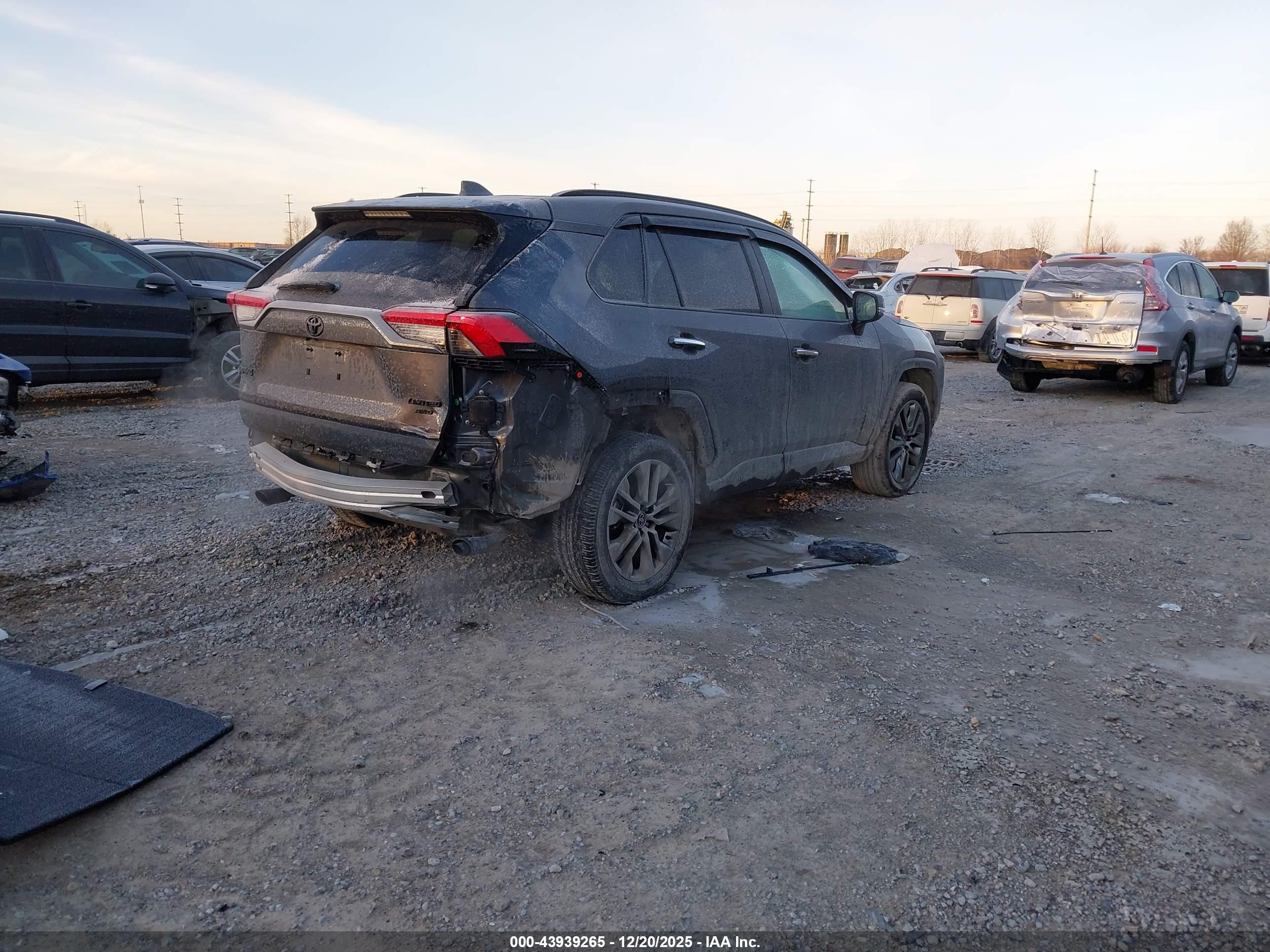 TOYOTA RAV4 image 4
