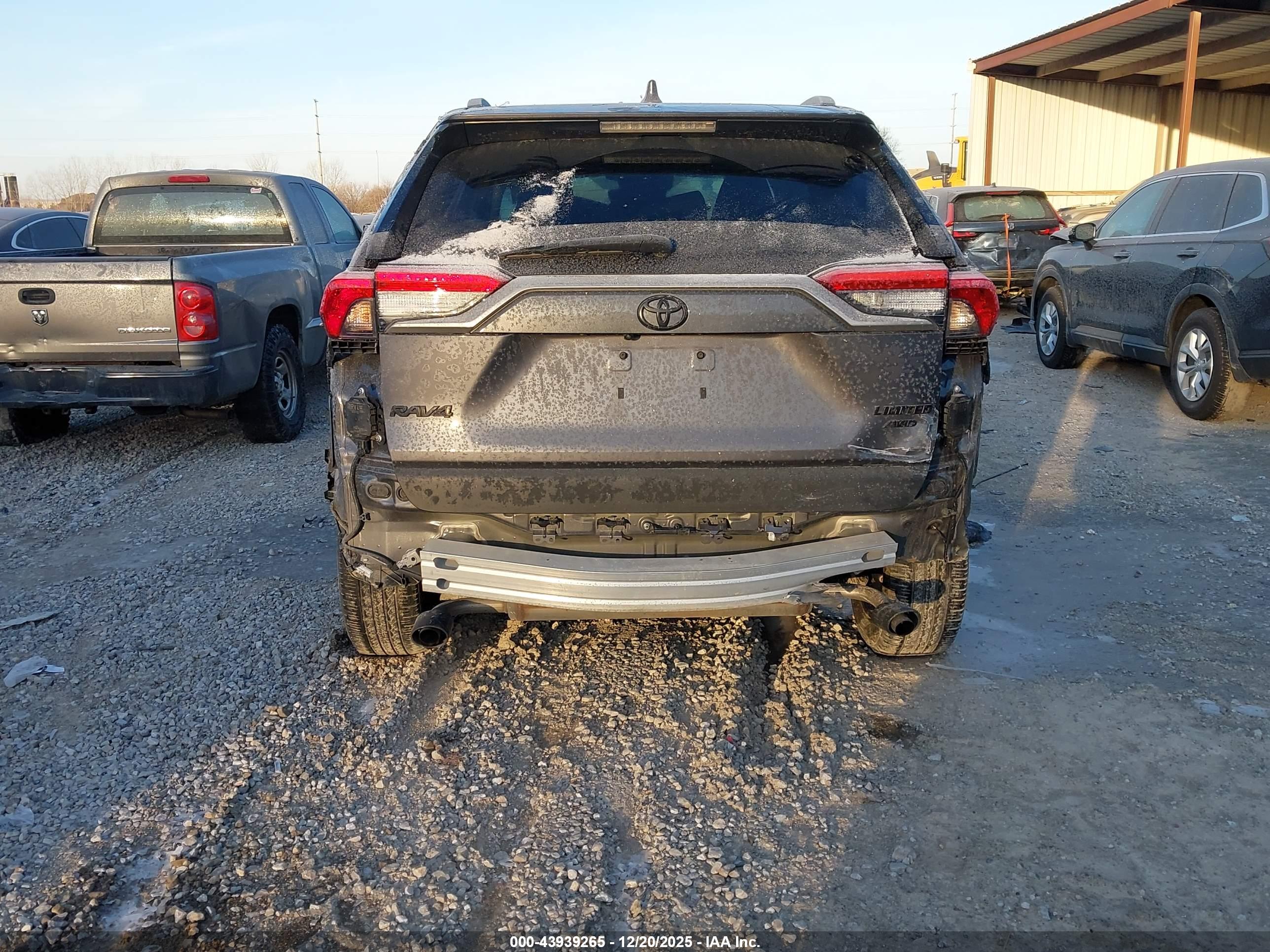 TOYOTA RAV4 image 6