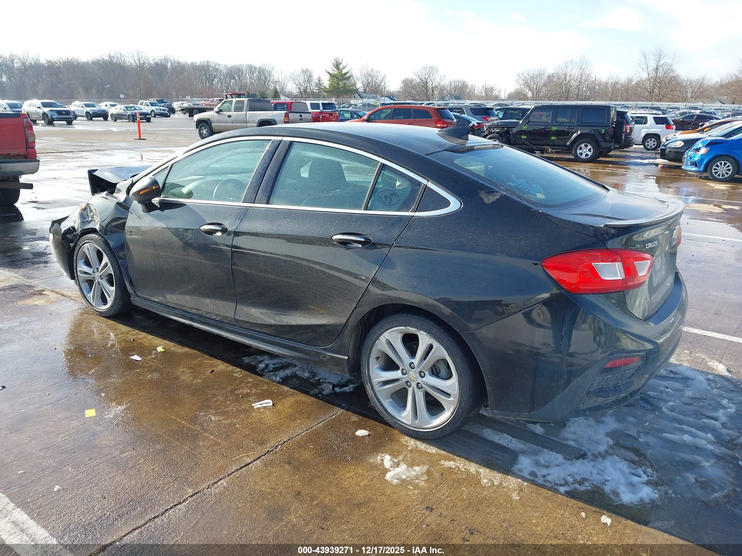 CHEVROLET CRUZE image 3