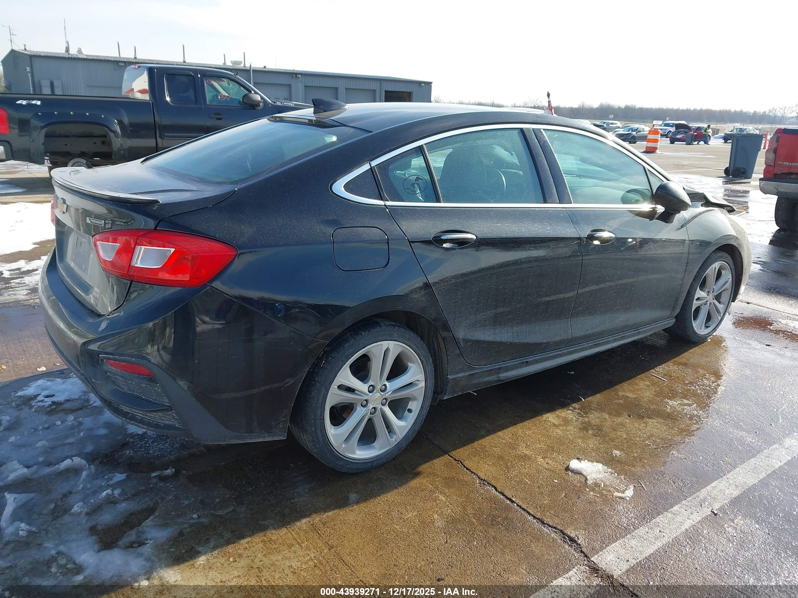 CHEVROLET CRUZE image 4