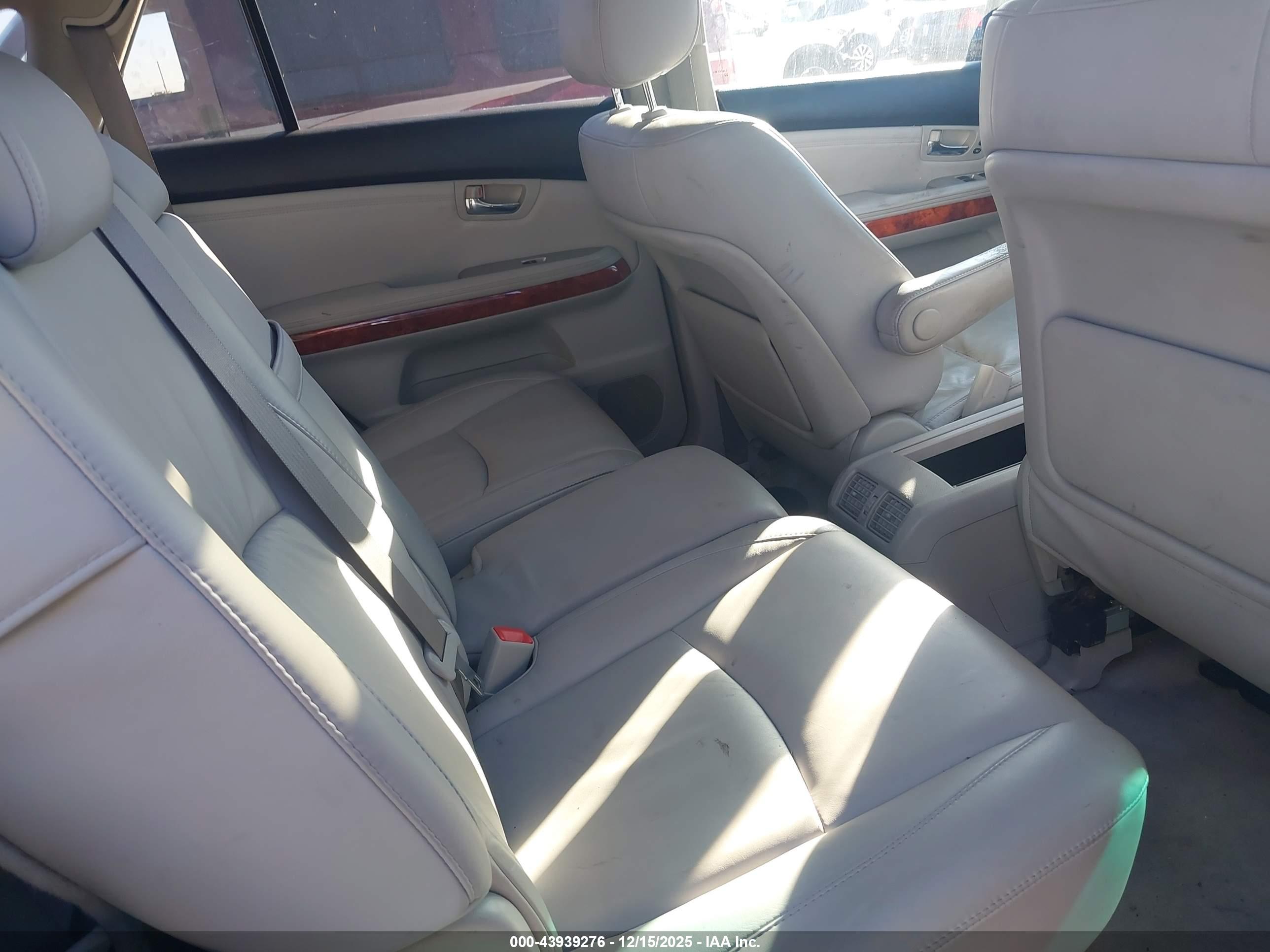 LEXUS RX image 8