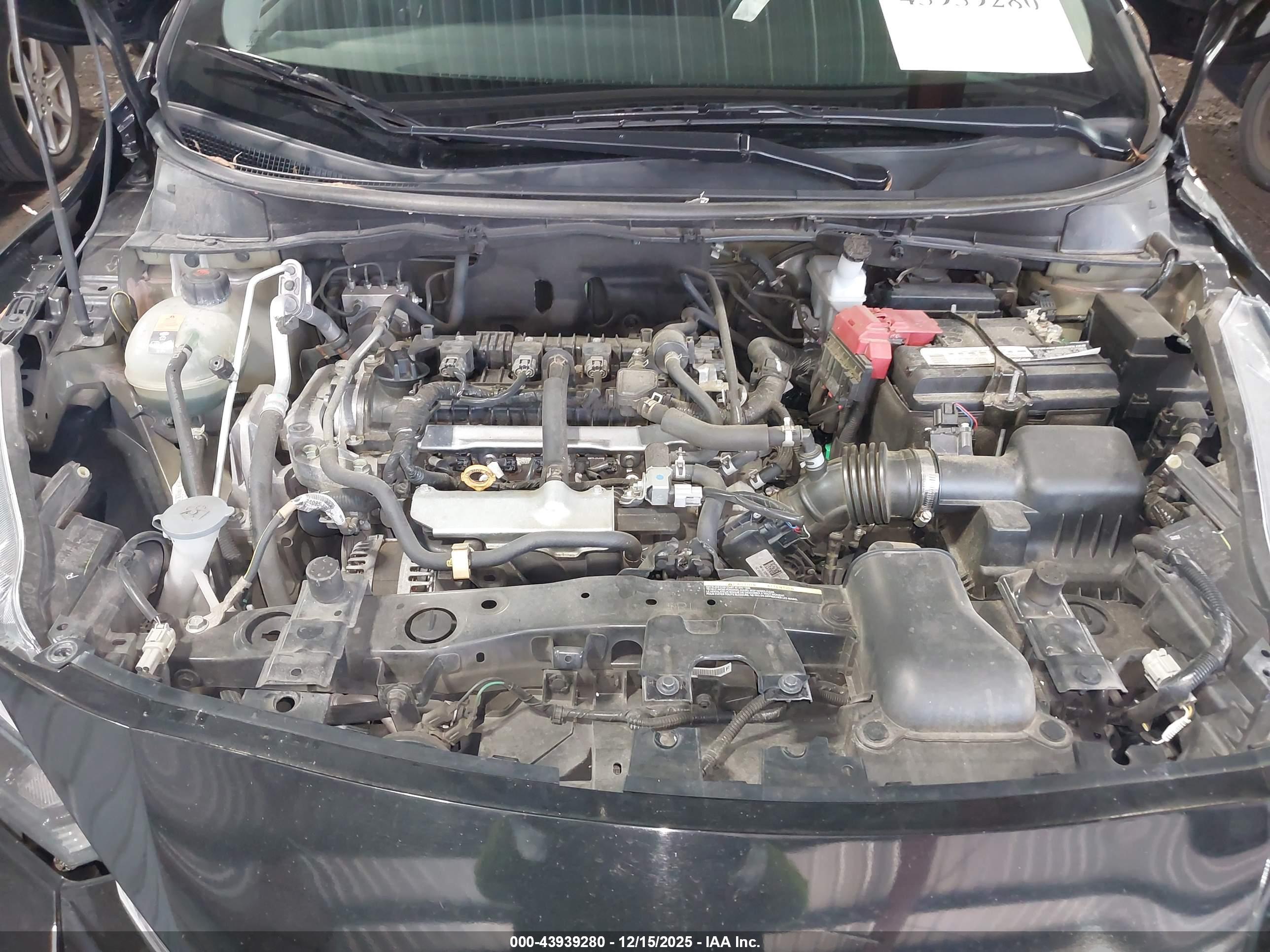 NISSAN VERSA image 10