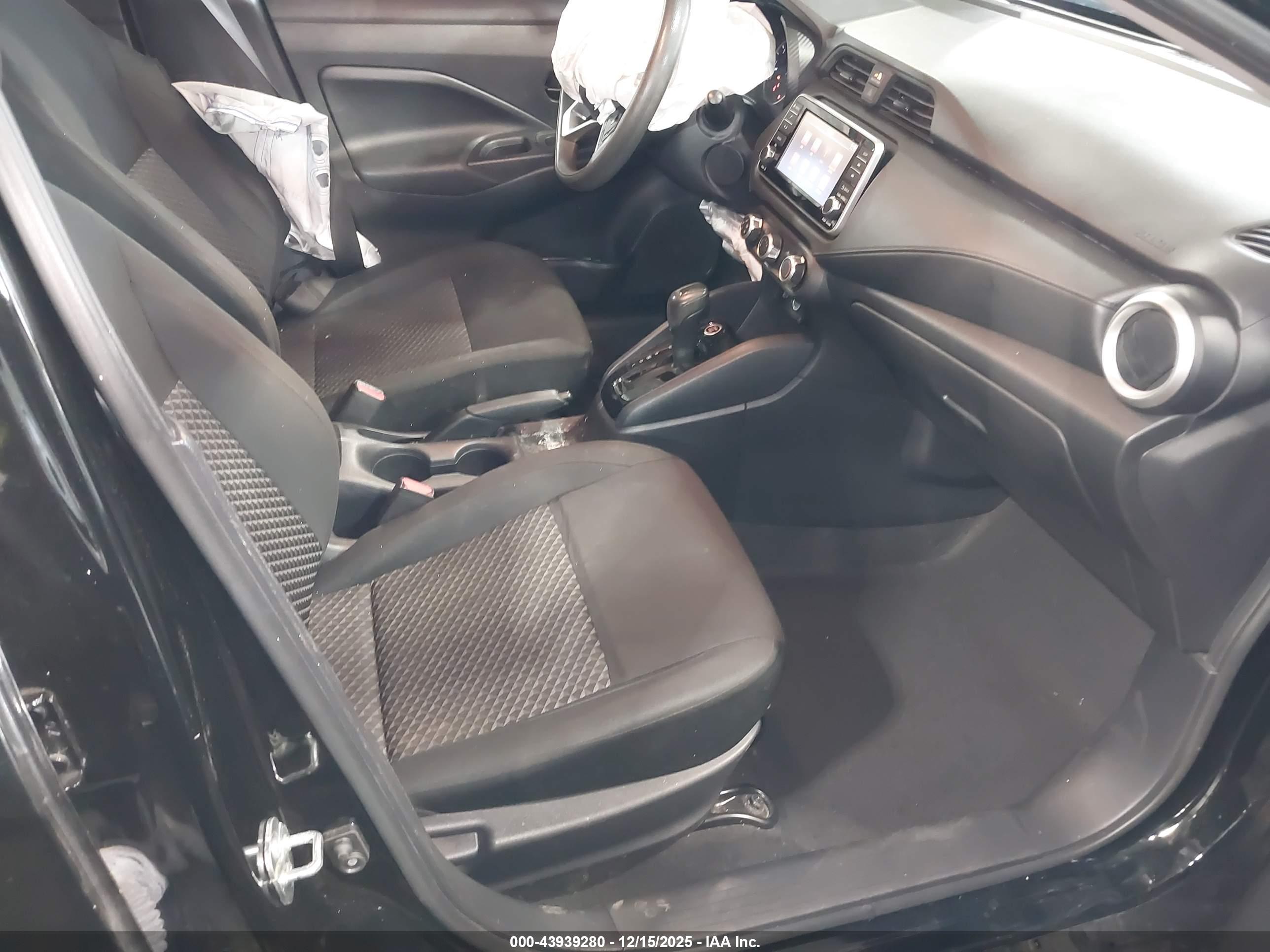 NISSAN VERSA image 5