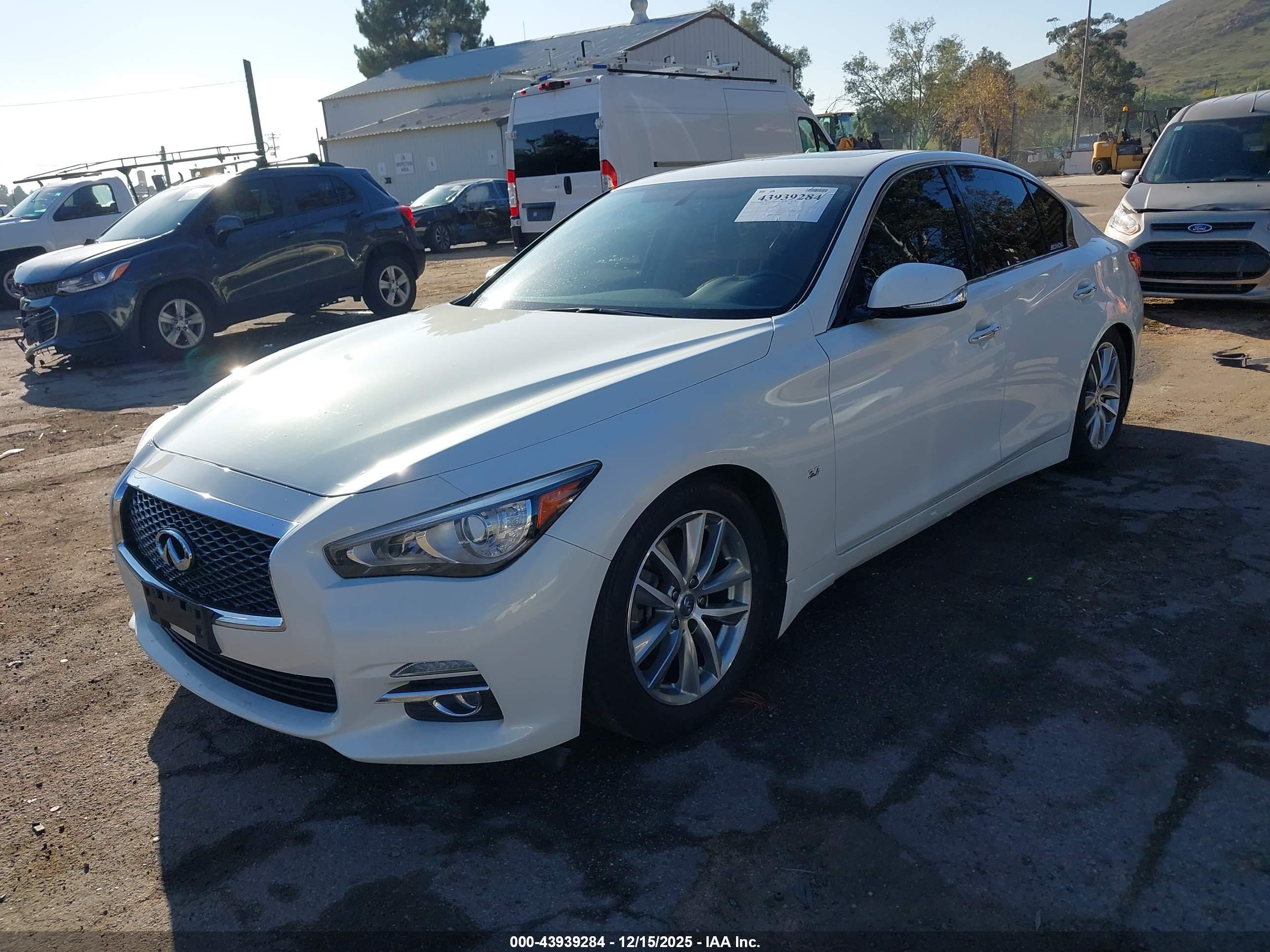 INFINITI Q50 image 2