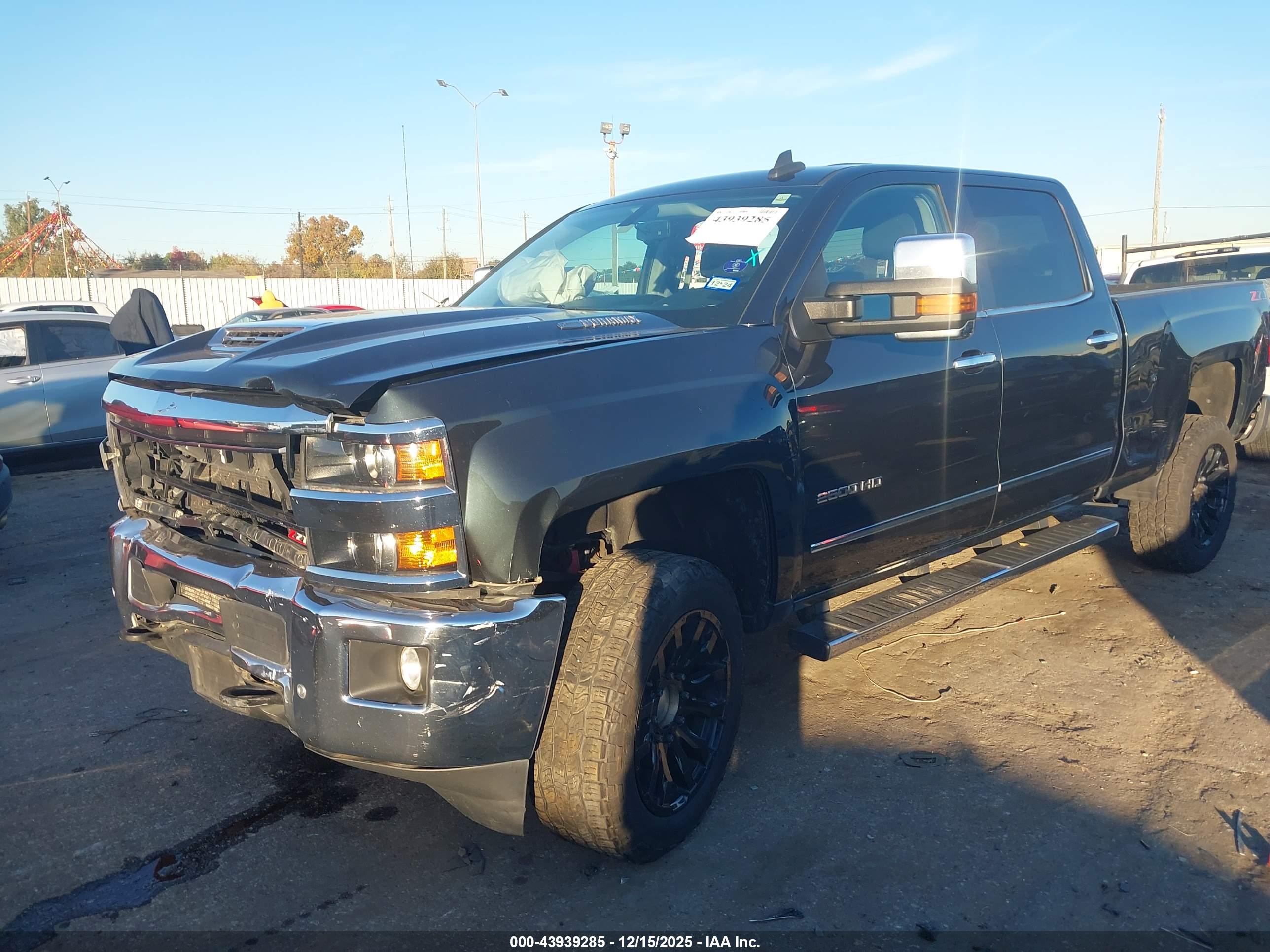 CHEVROLET SILVERADO image 2