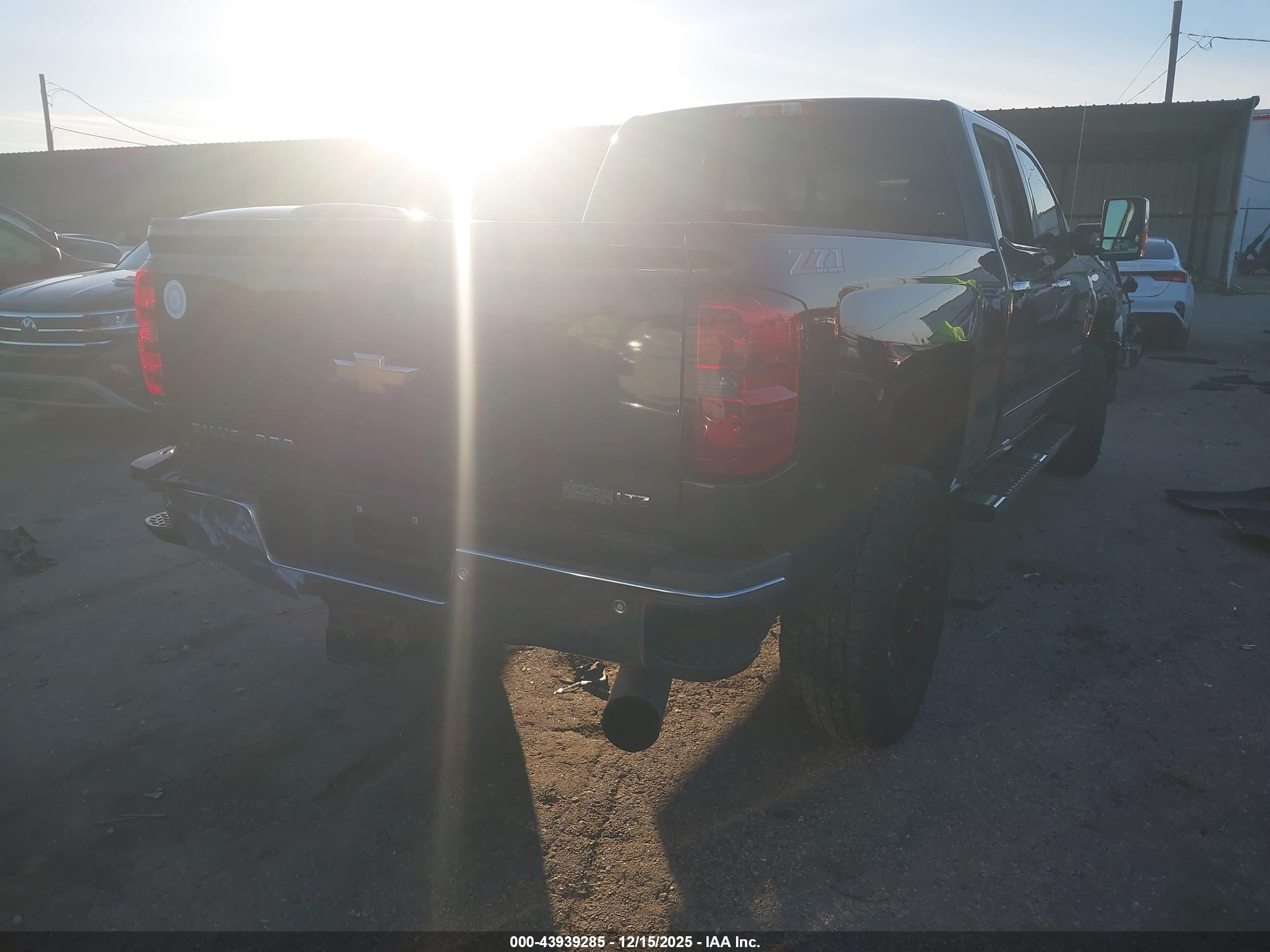 CHEVROLET SILVERADO image 4