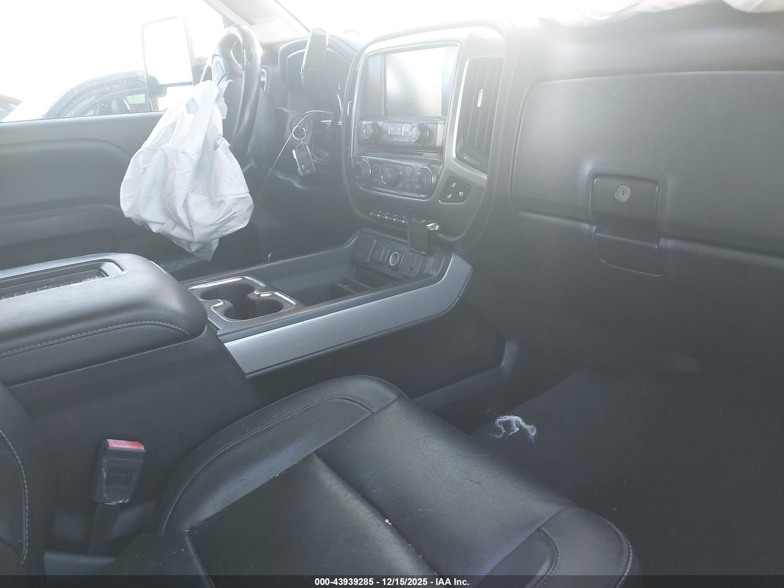CHEVROLET SILVERADO image 5