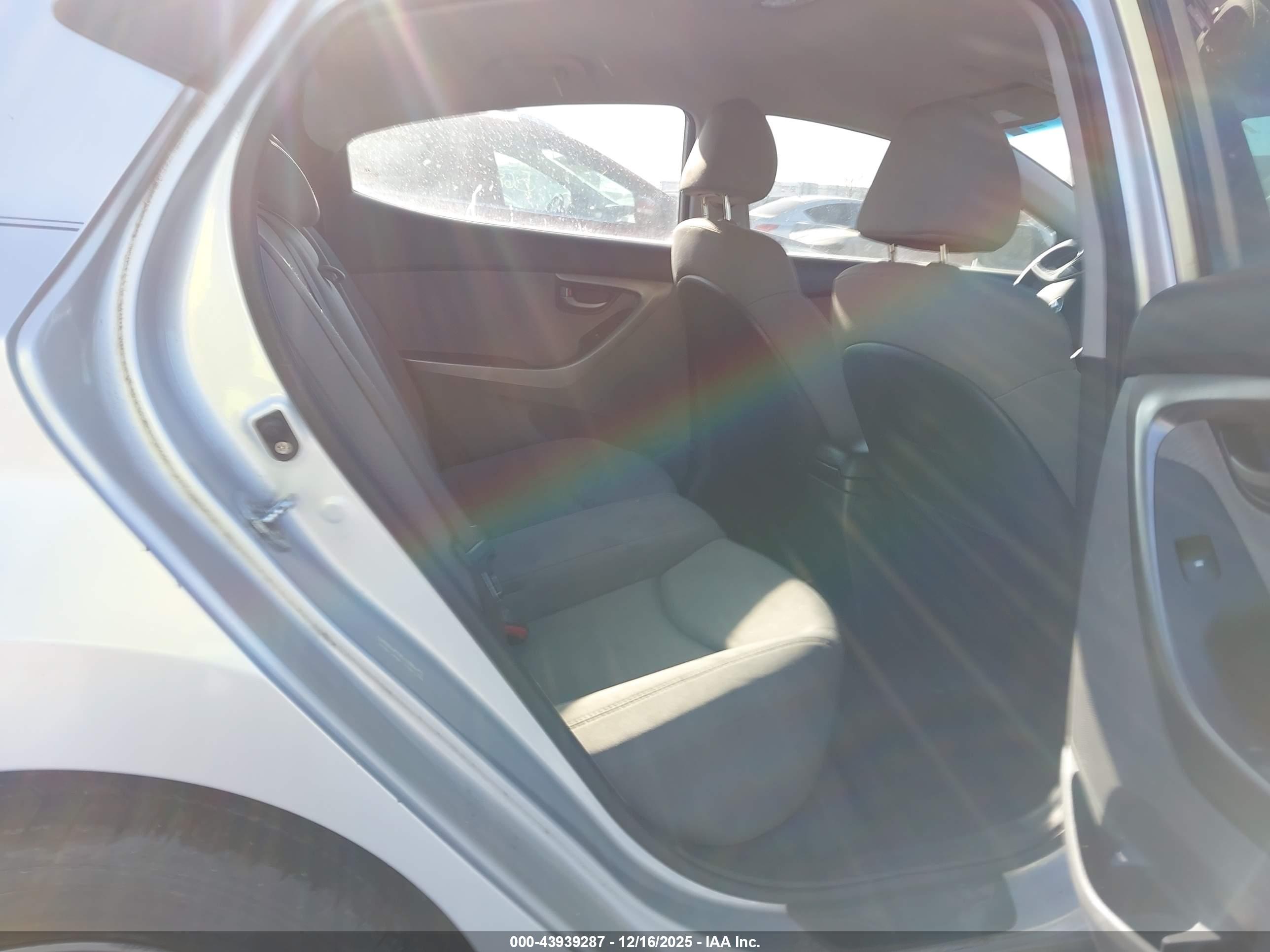 HYUNDAI ELANTRA image 8