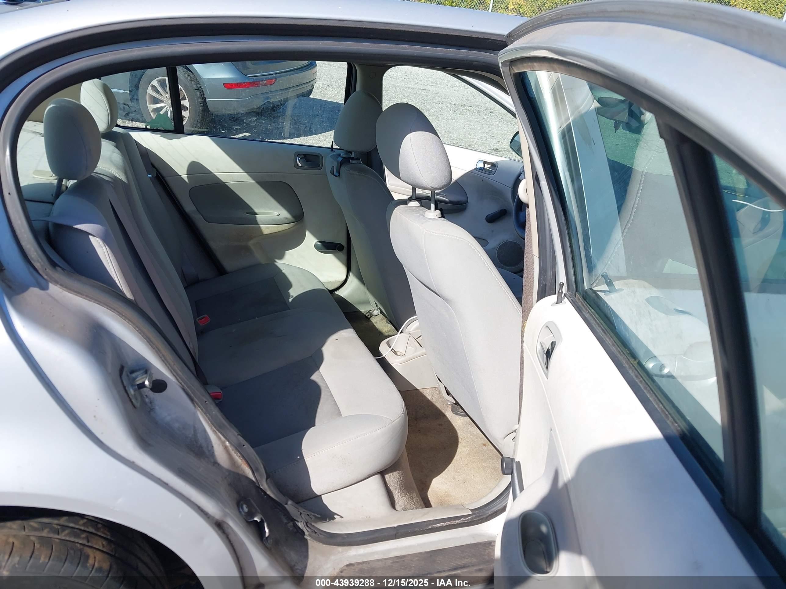 CHEVROLET COBALT image 8