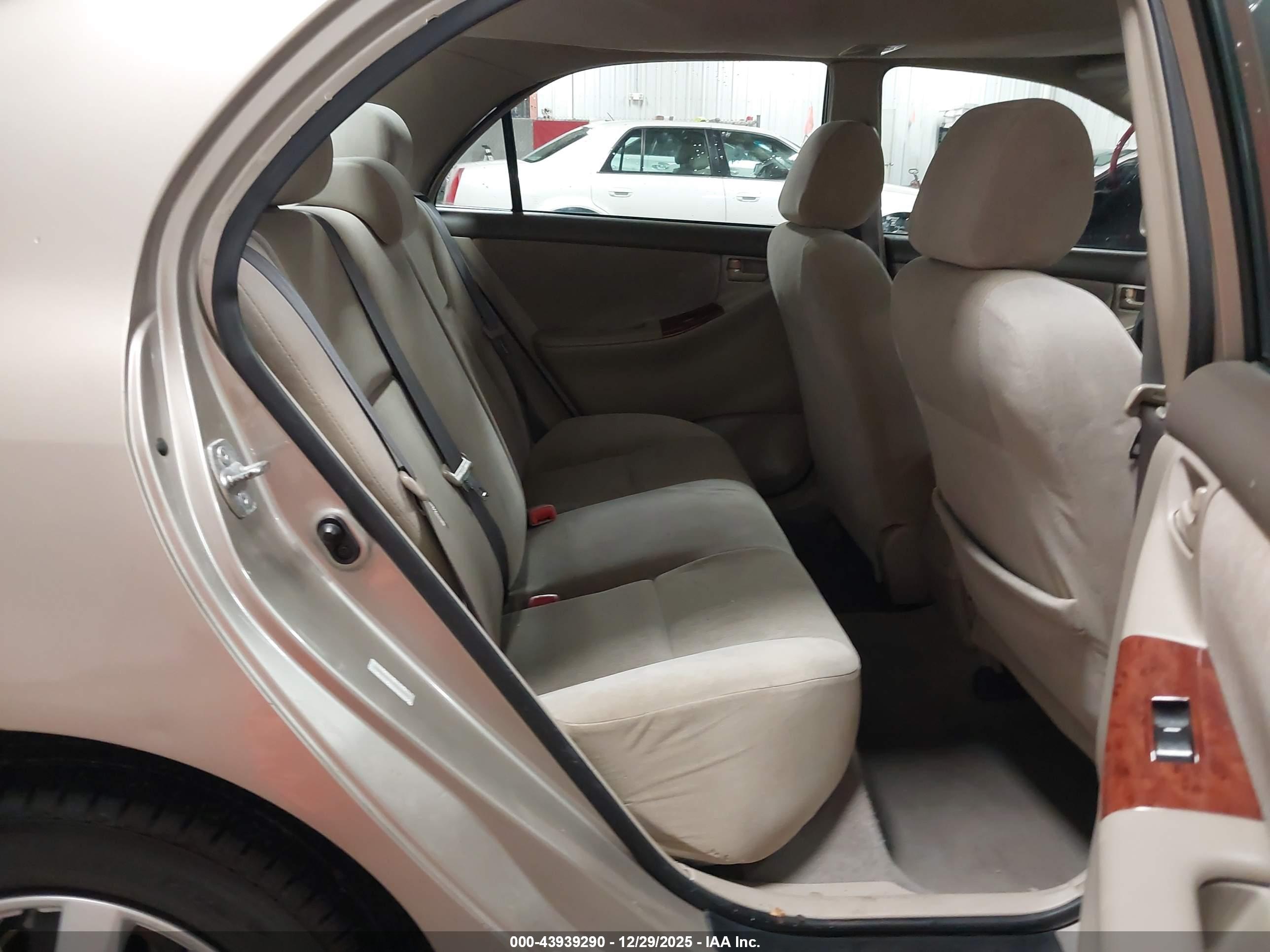TOYOTA COROLLA image 8