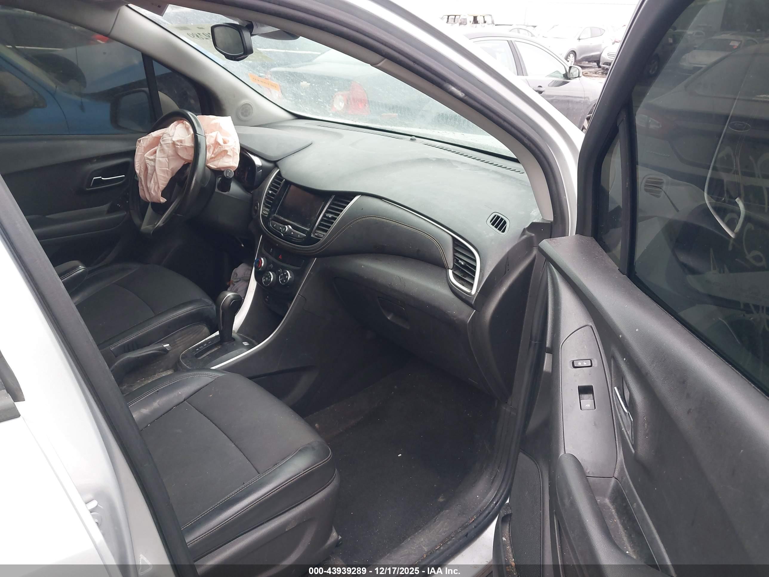 CHEVROLET TRAX image 5