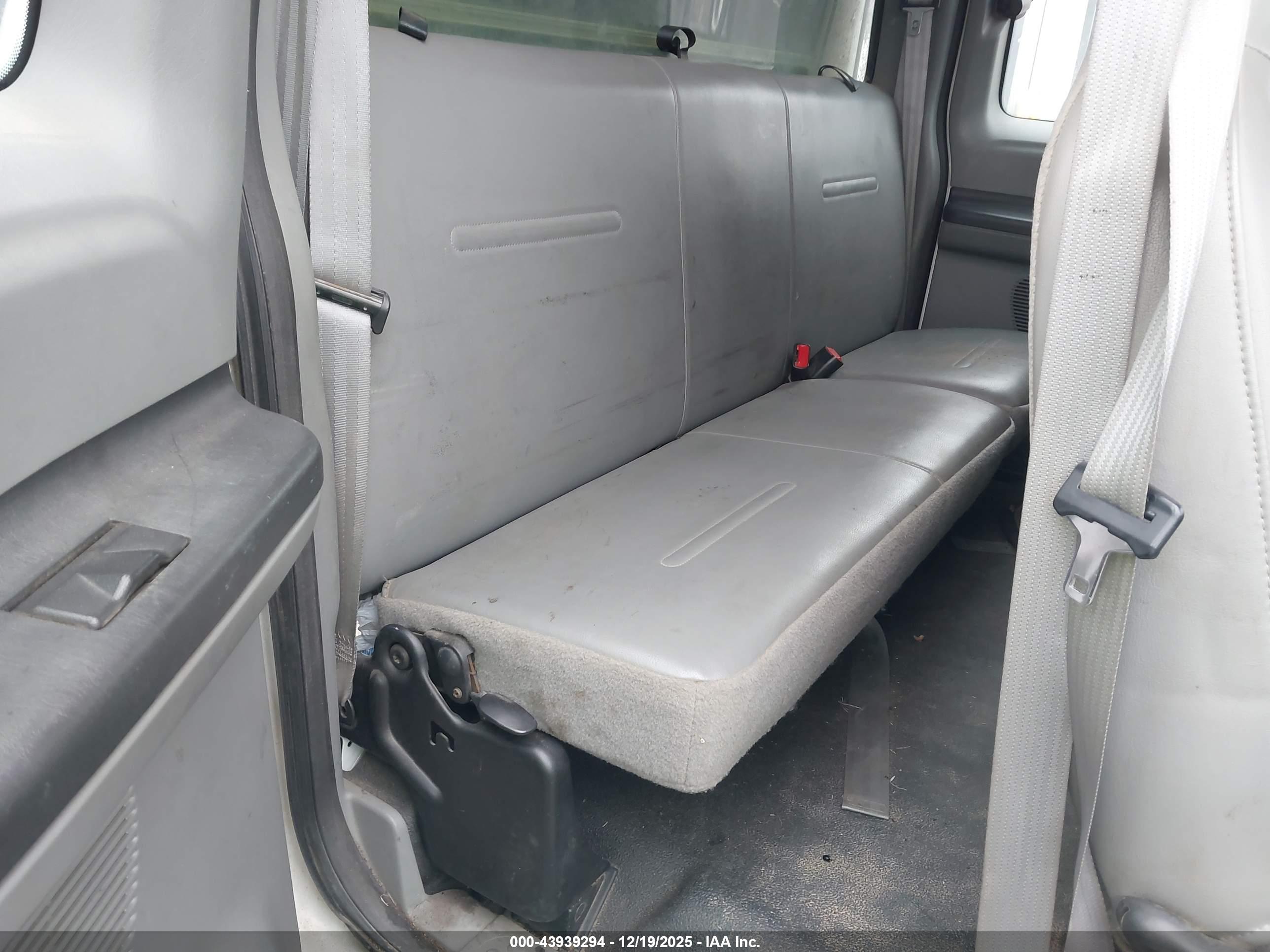 FORD F-350 image 8