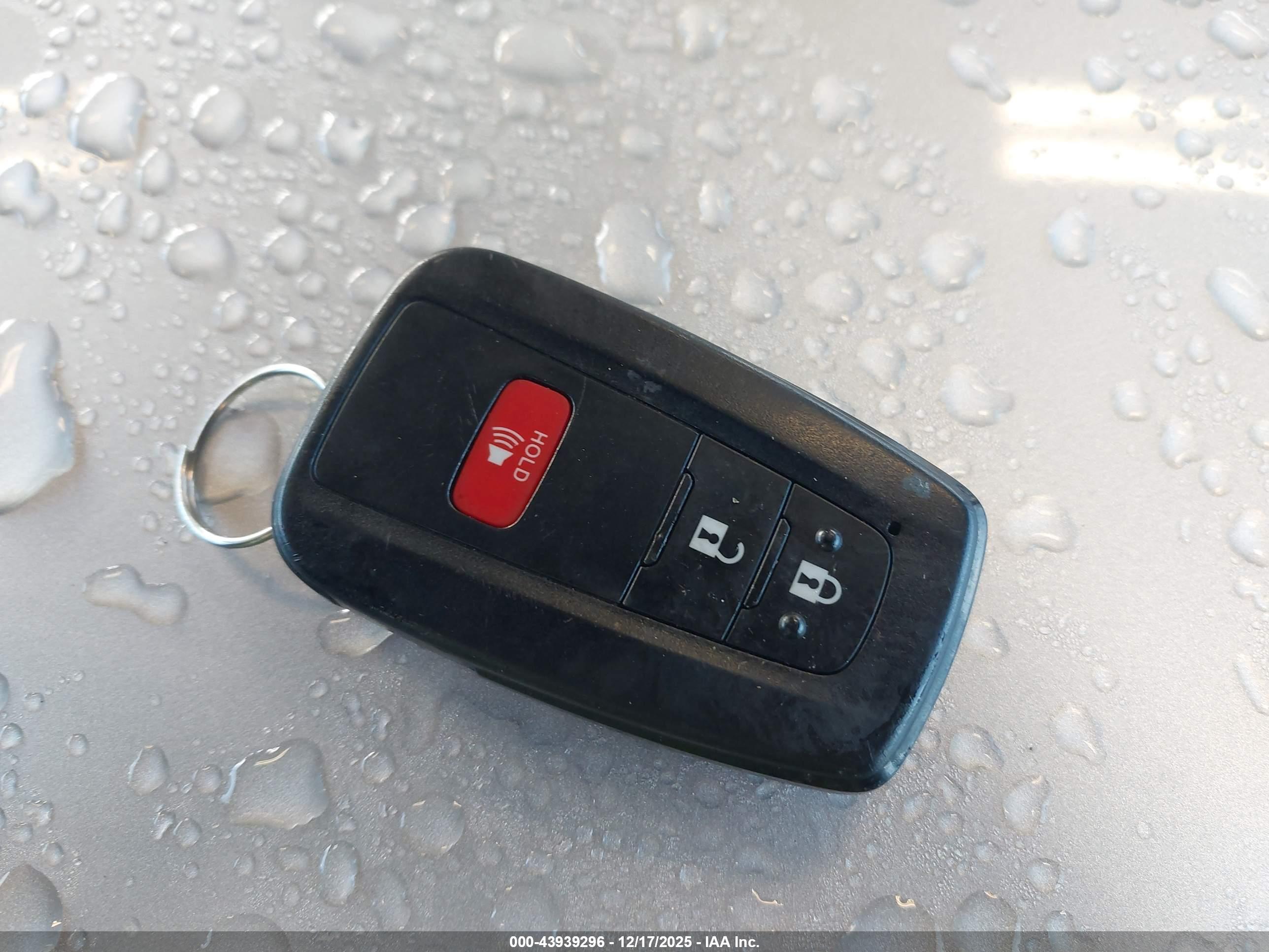 TOYOTA PRIUS image 11