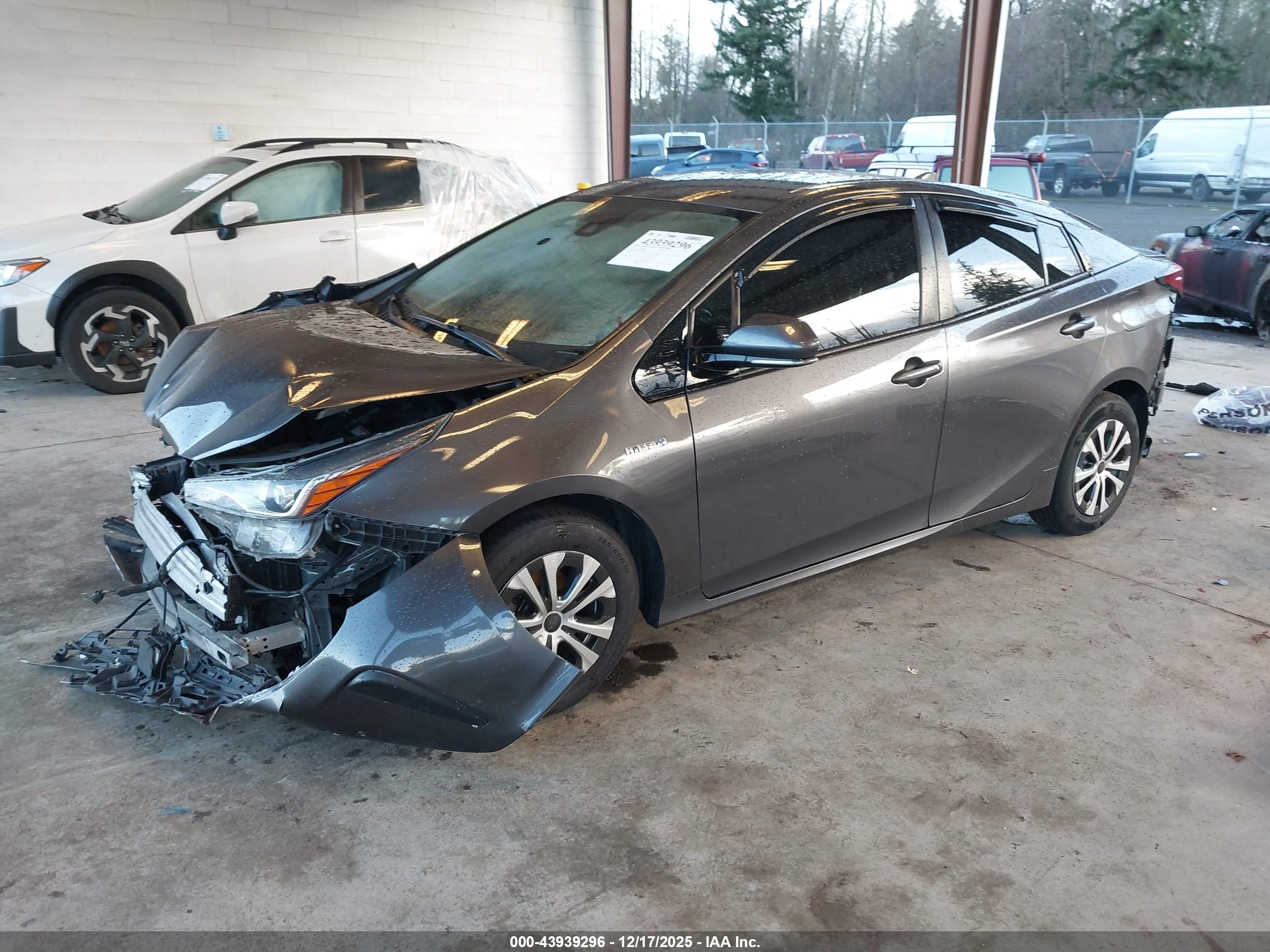 TOYOTA PRIUS image 2