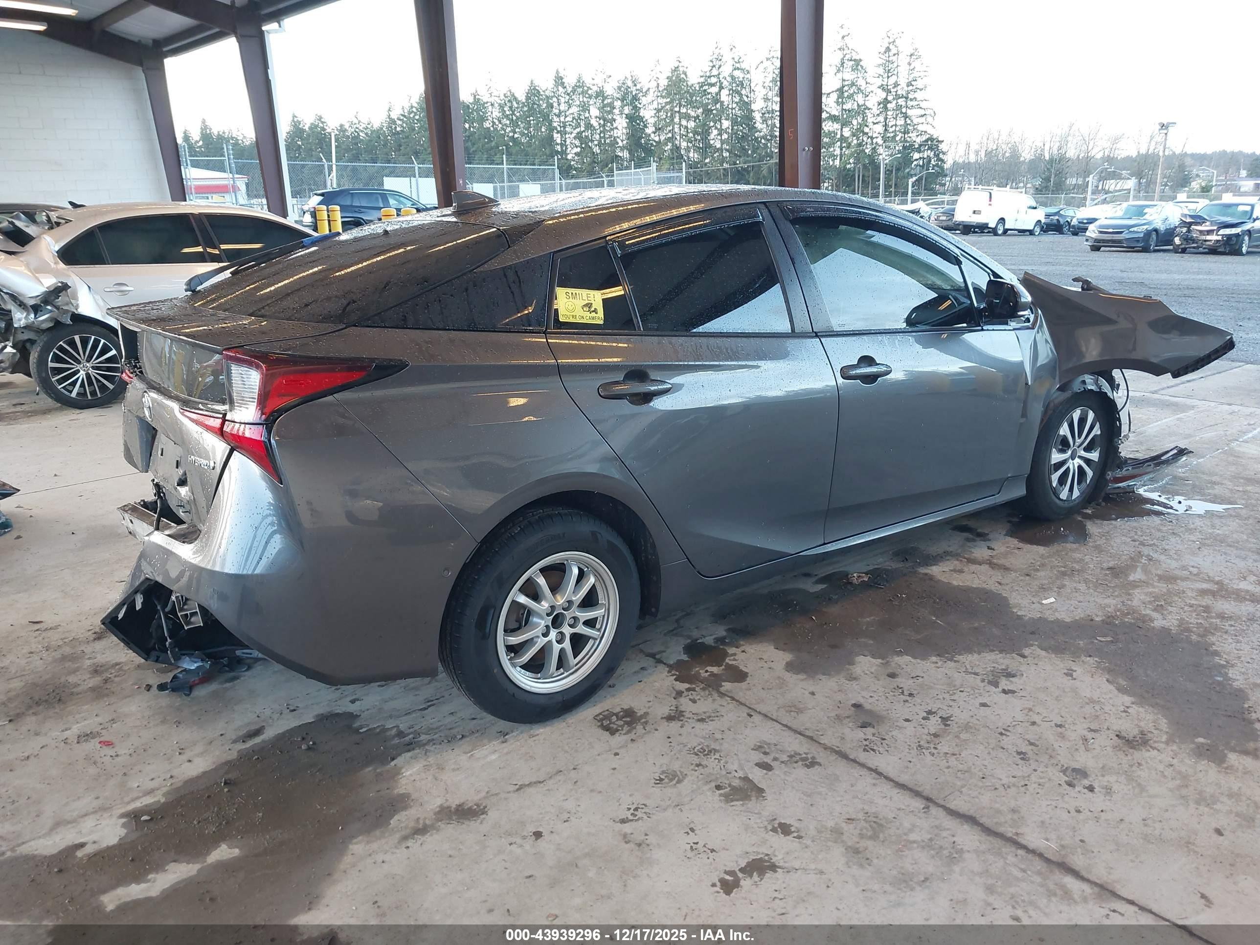 TOYOTA PRIUS image 4