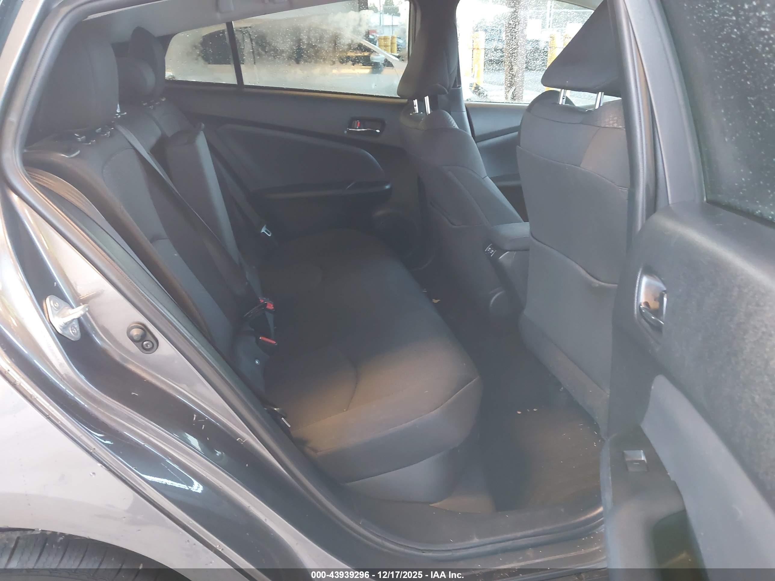 TOYOTA PRIUS image 8