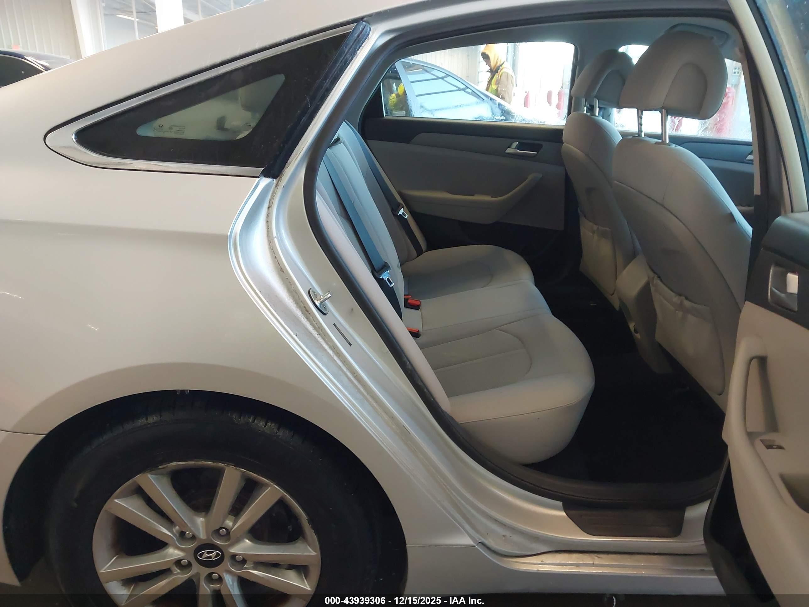 HYUNDAI SONATA image 8