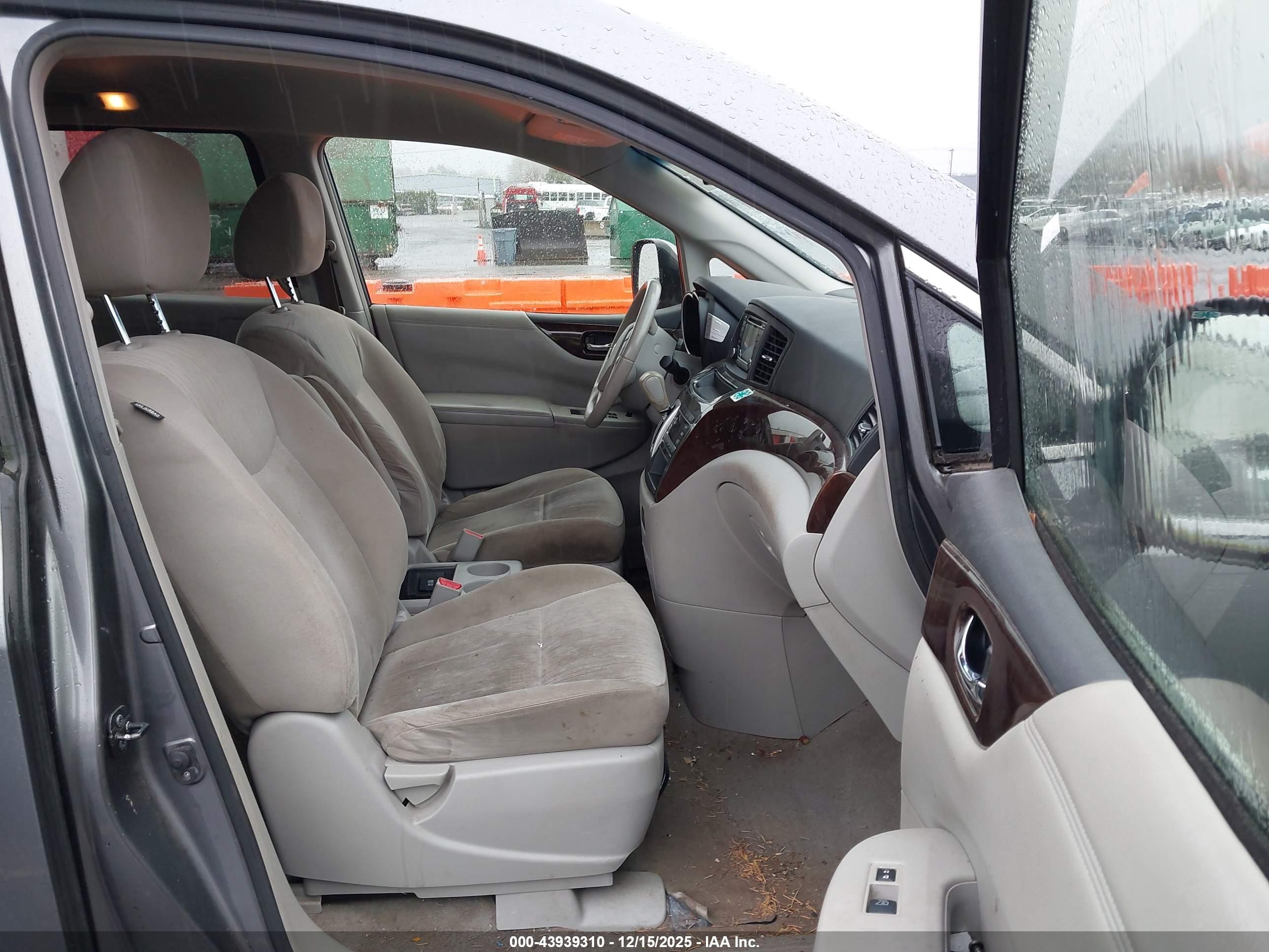 NISSAN QUEST image 5