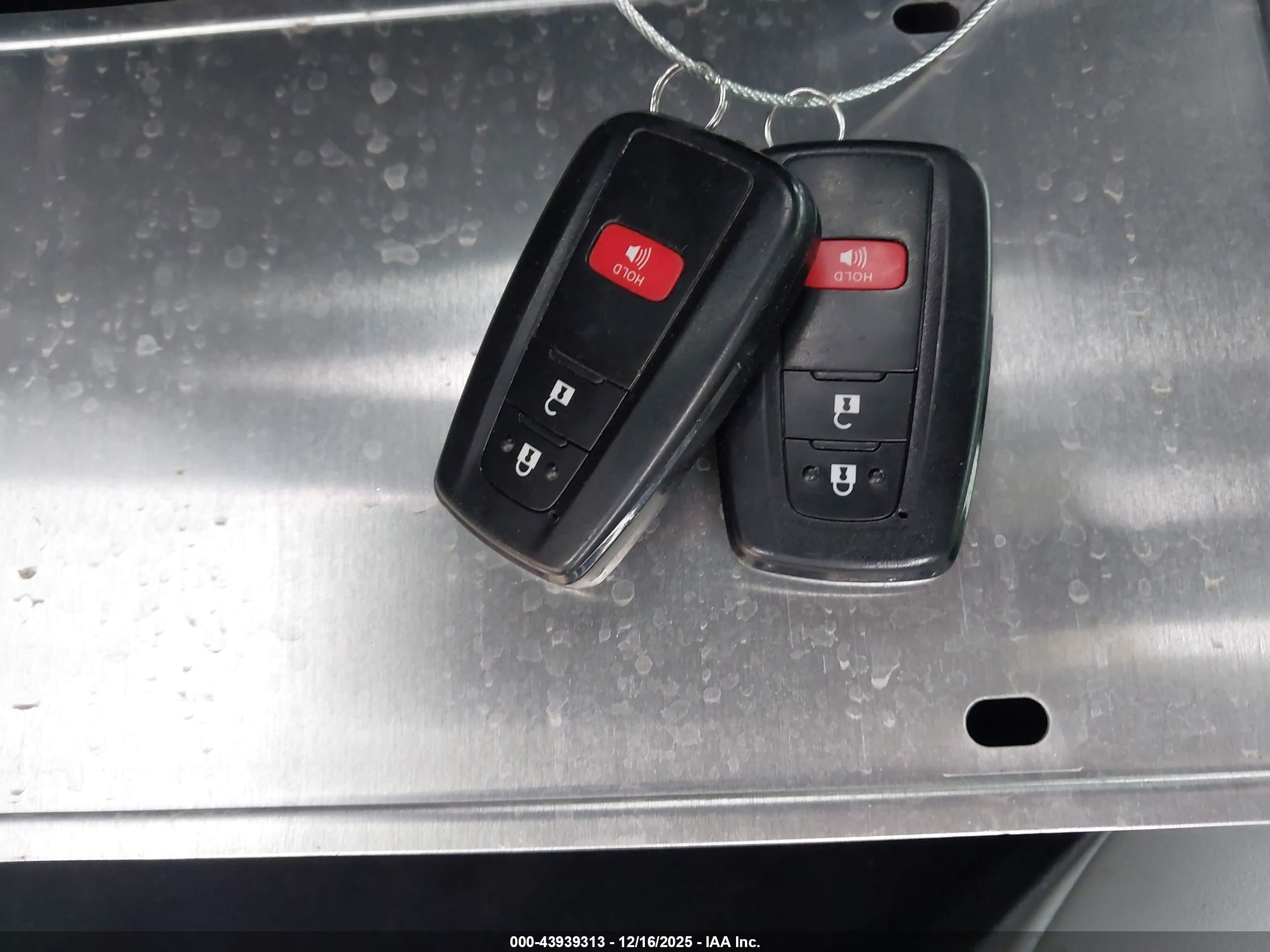 TOYOTA PRIUS image 11