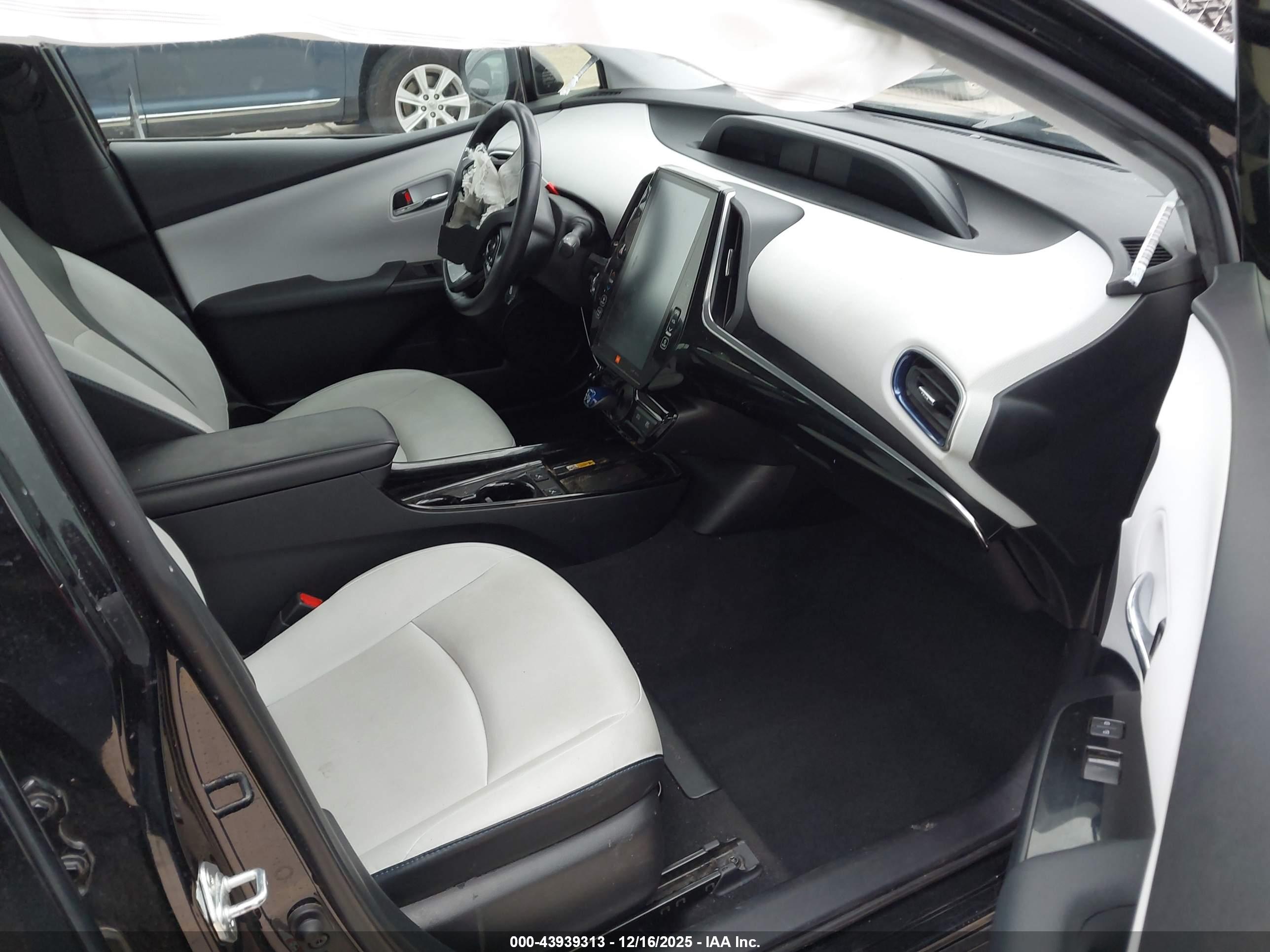 TOYOTA PRIUS image 5