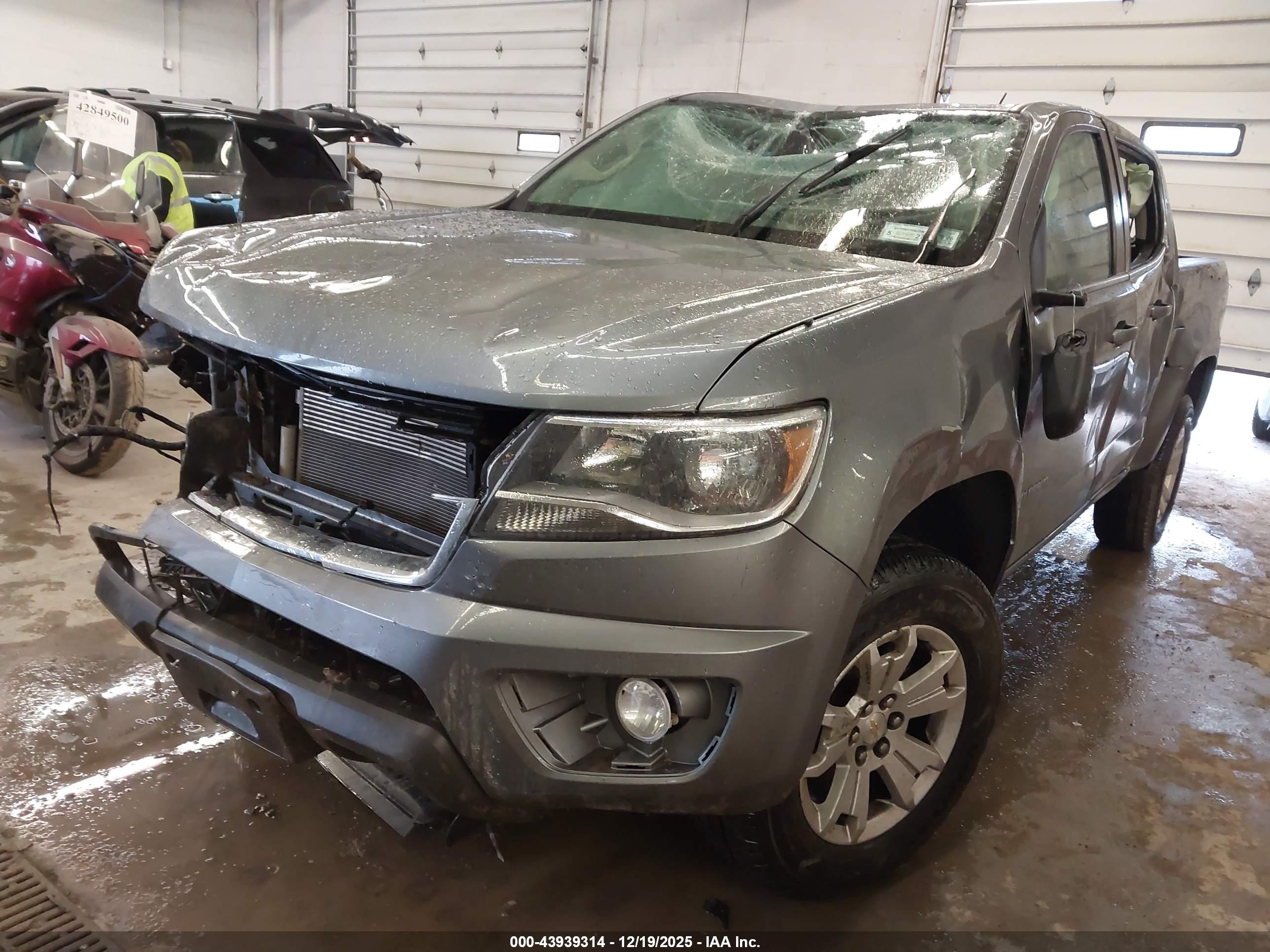 CHEVROLET COLORADO image 2