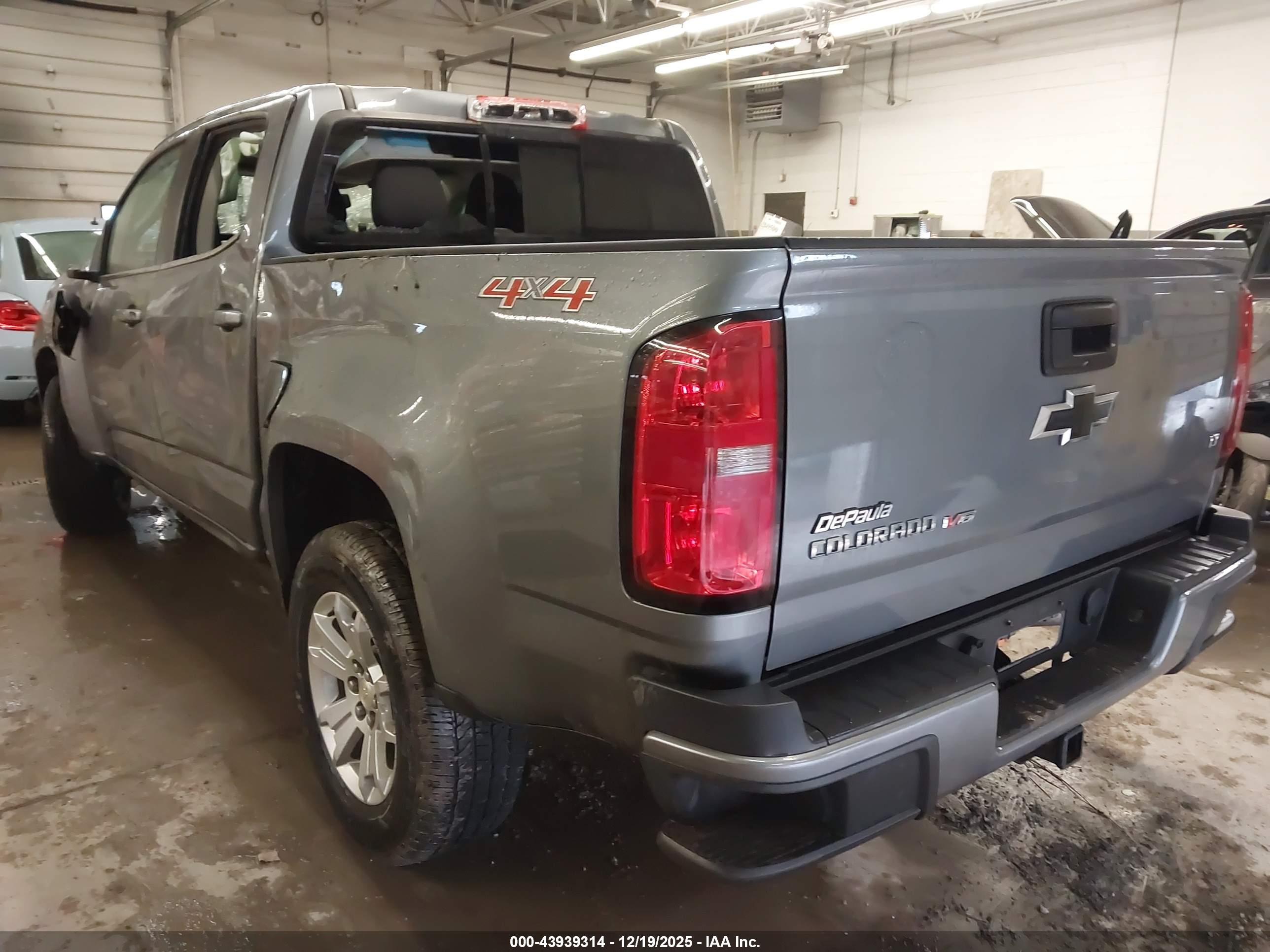 CHEVROLET COLORADO image 3