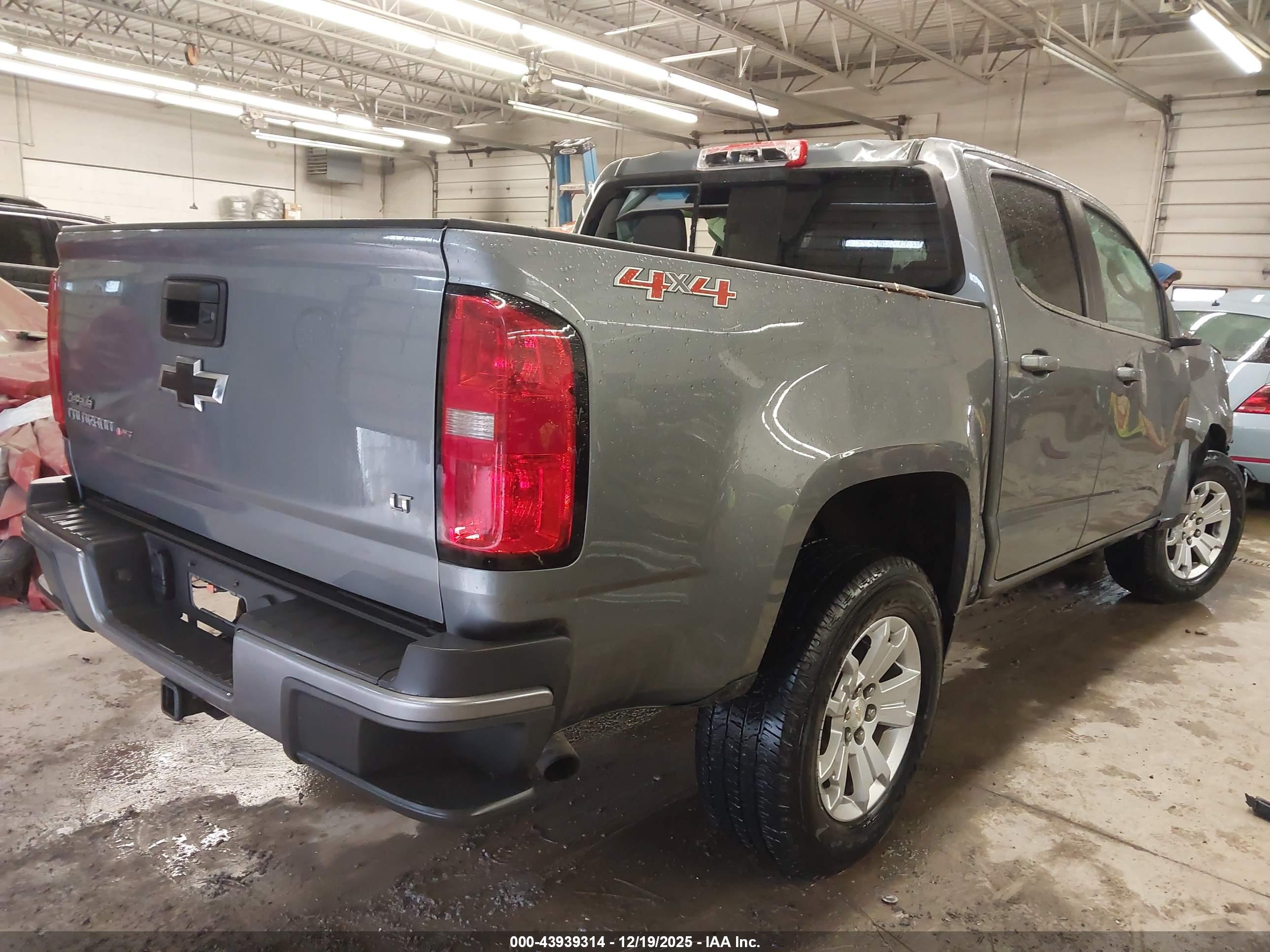 CHEVROLET COLORADO image 4
