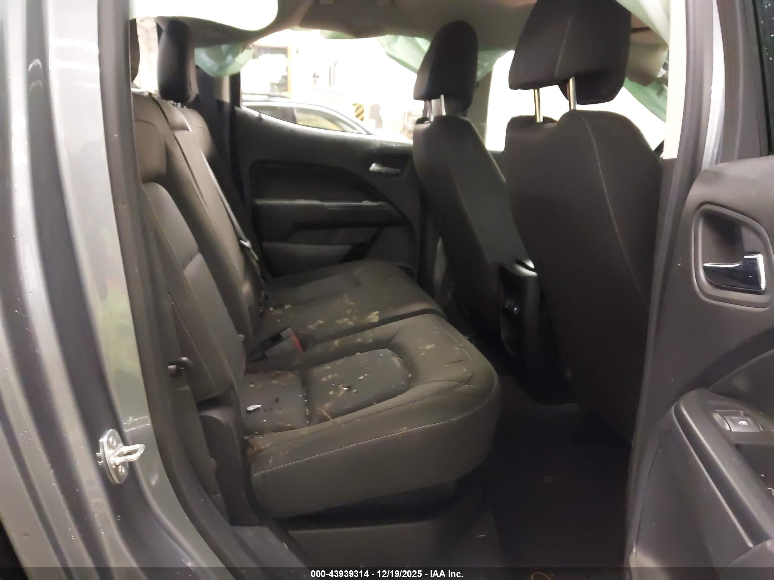 CHEVROLET COLORADO image 8