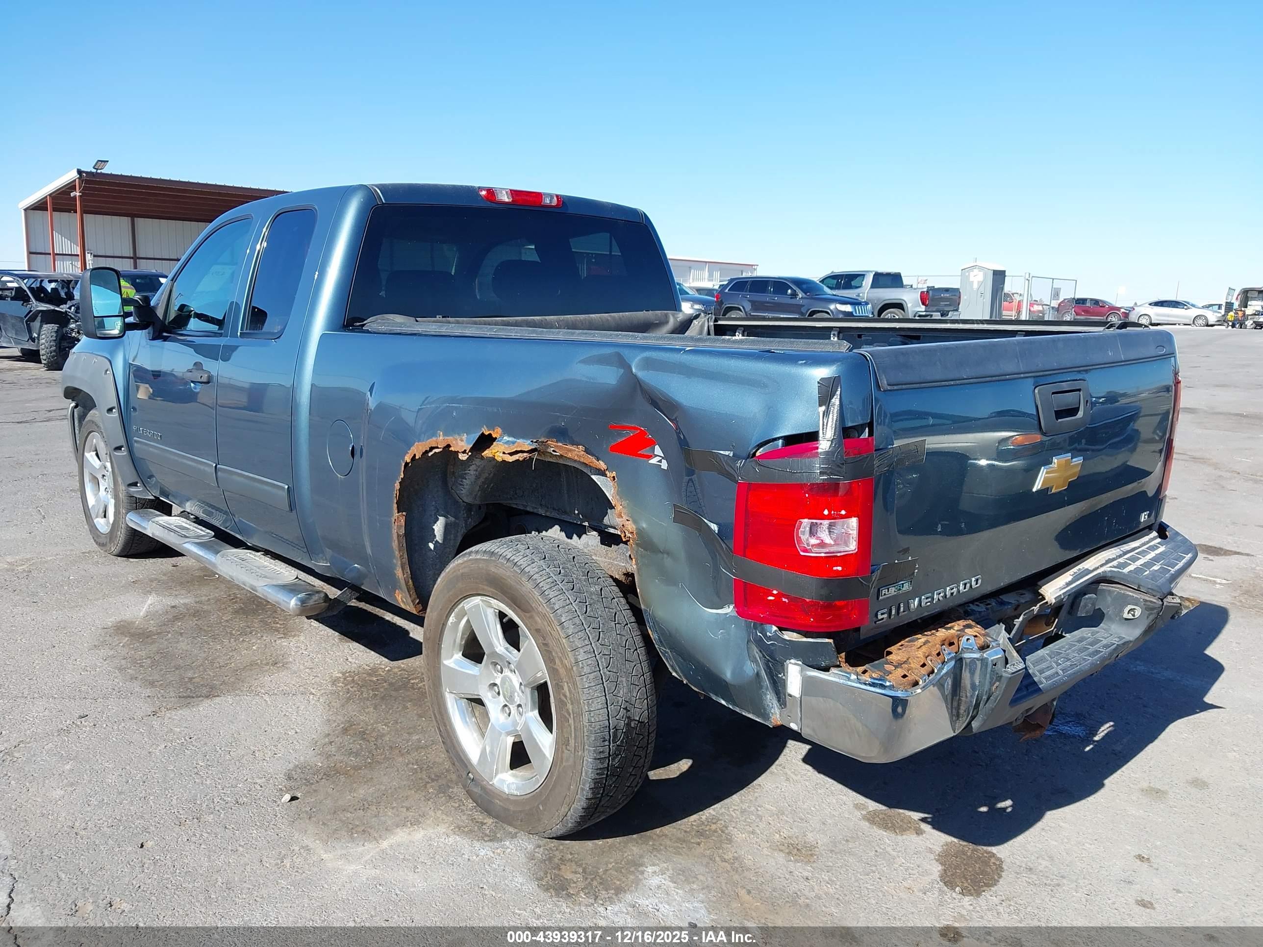 CHEVROLET SILVERADO image 3
