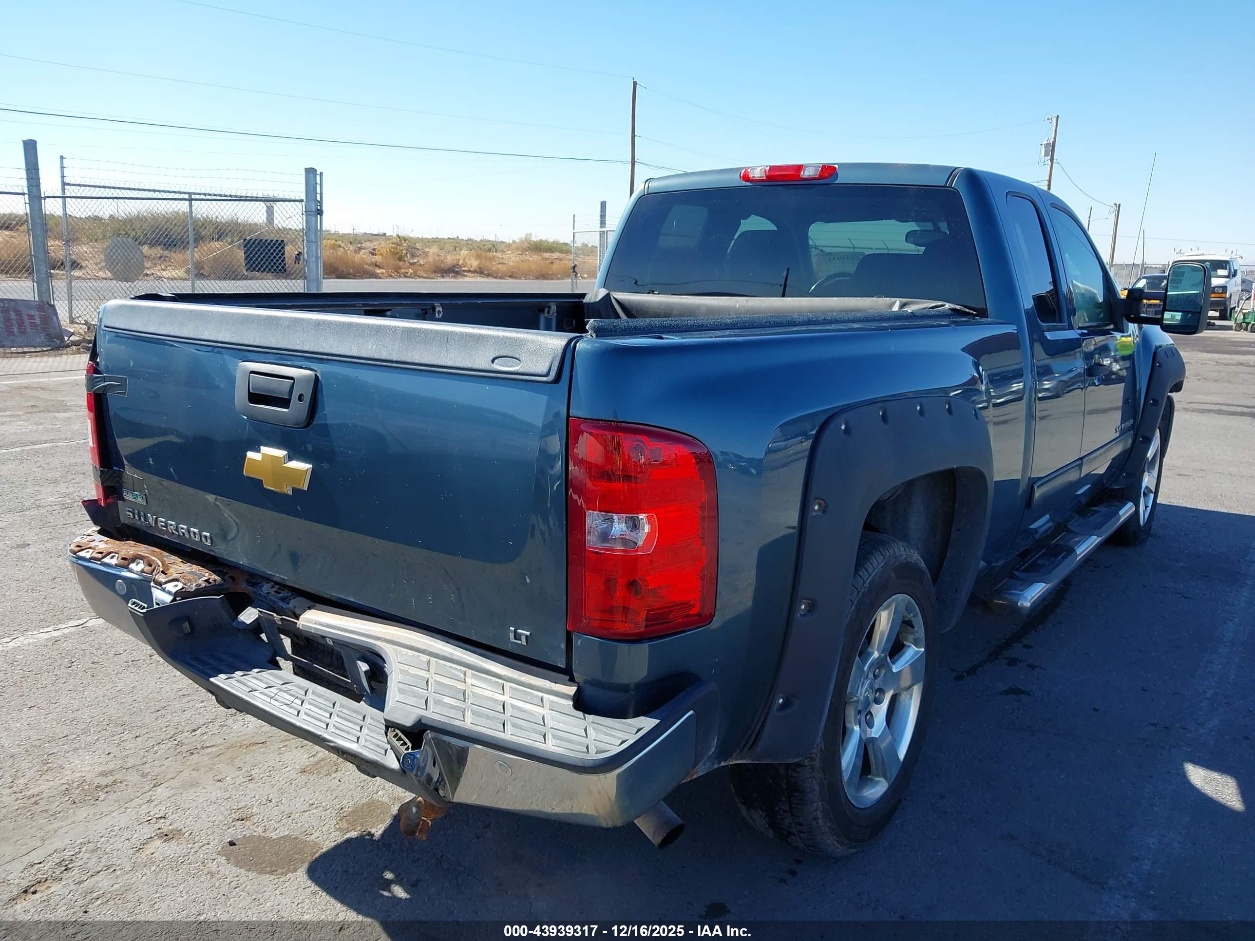 CHEVROLET SILVERADO image 4