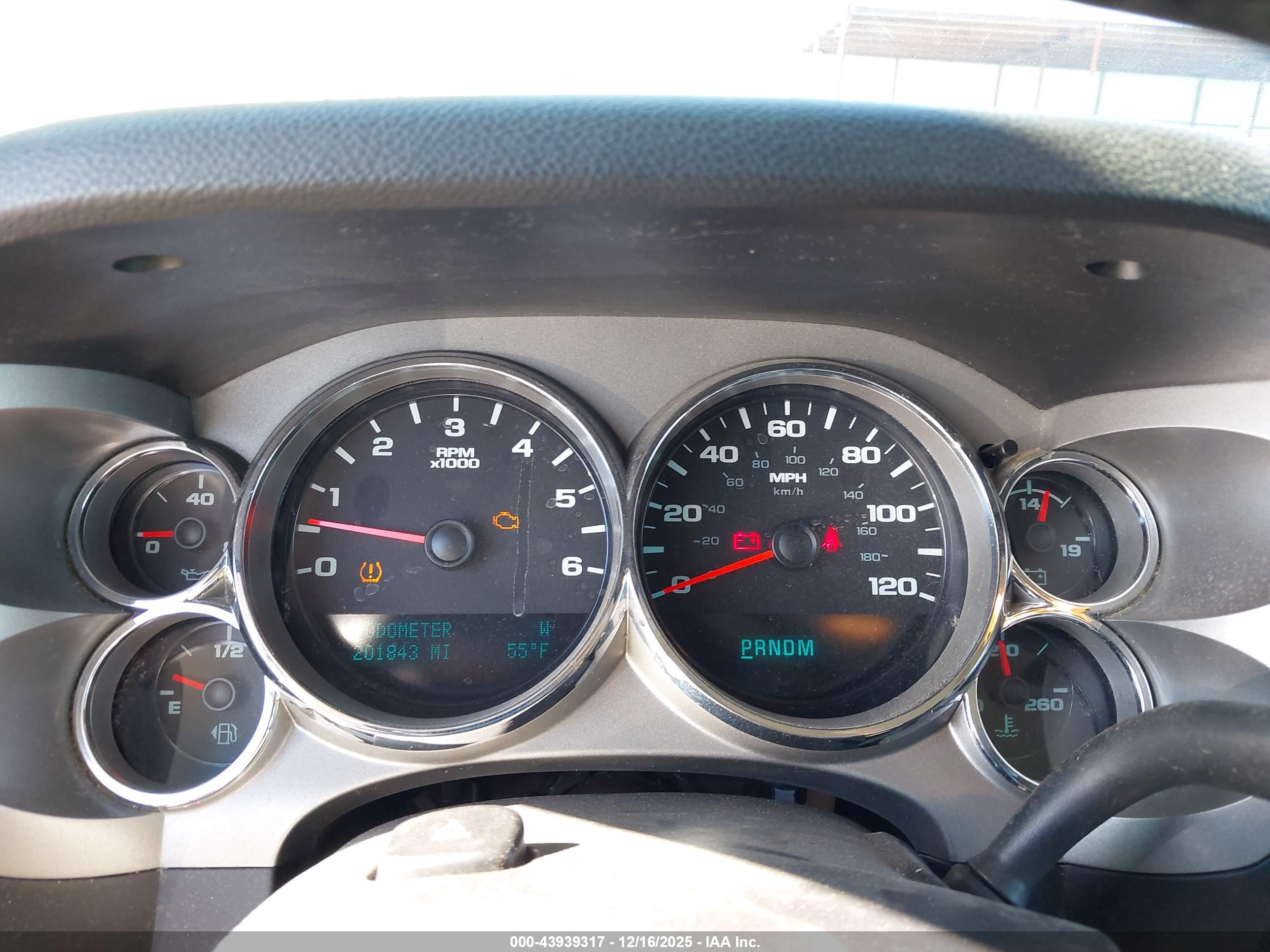 CHEVROLET SILVERADO image 7