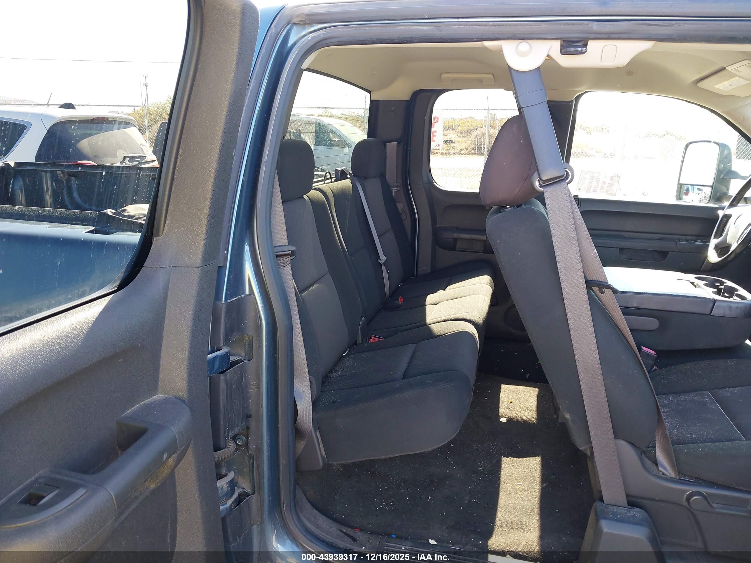 CHEVROLET SILVERADO image 8