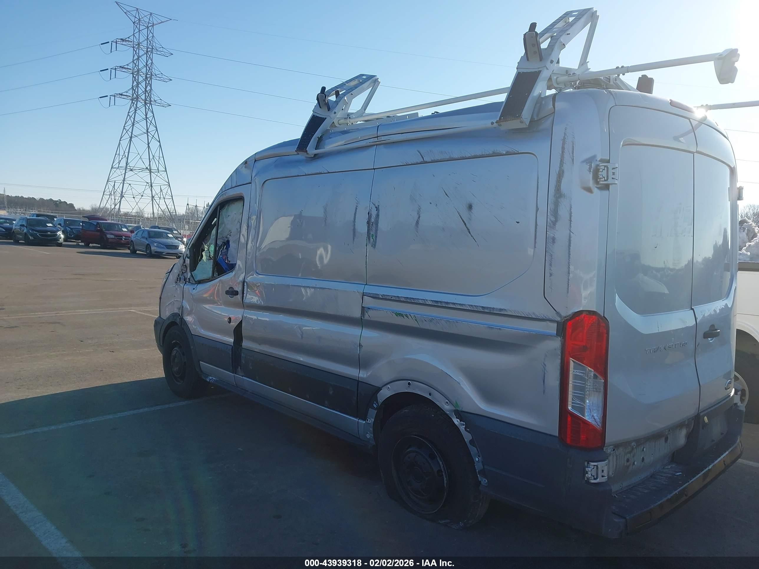 FORD TRANSIT-150 image 3