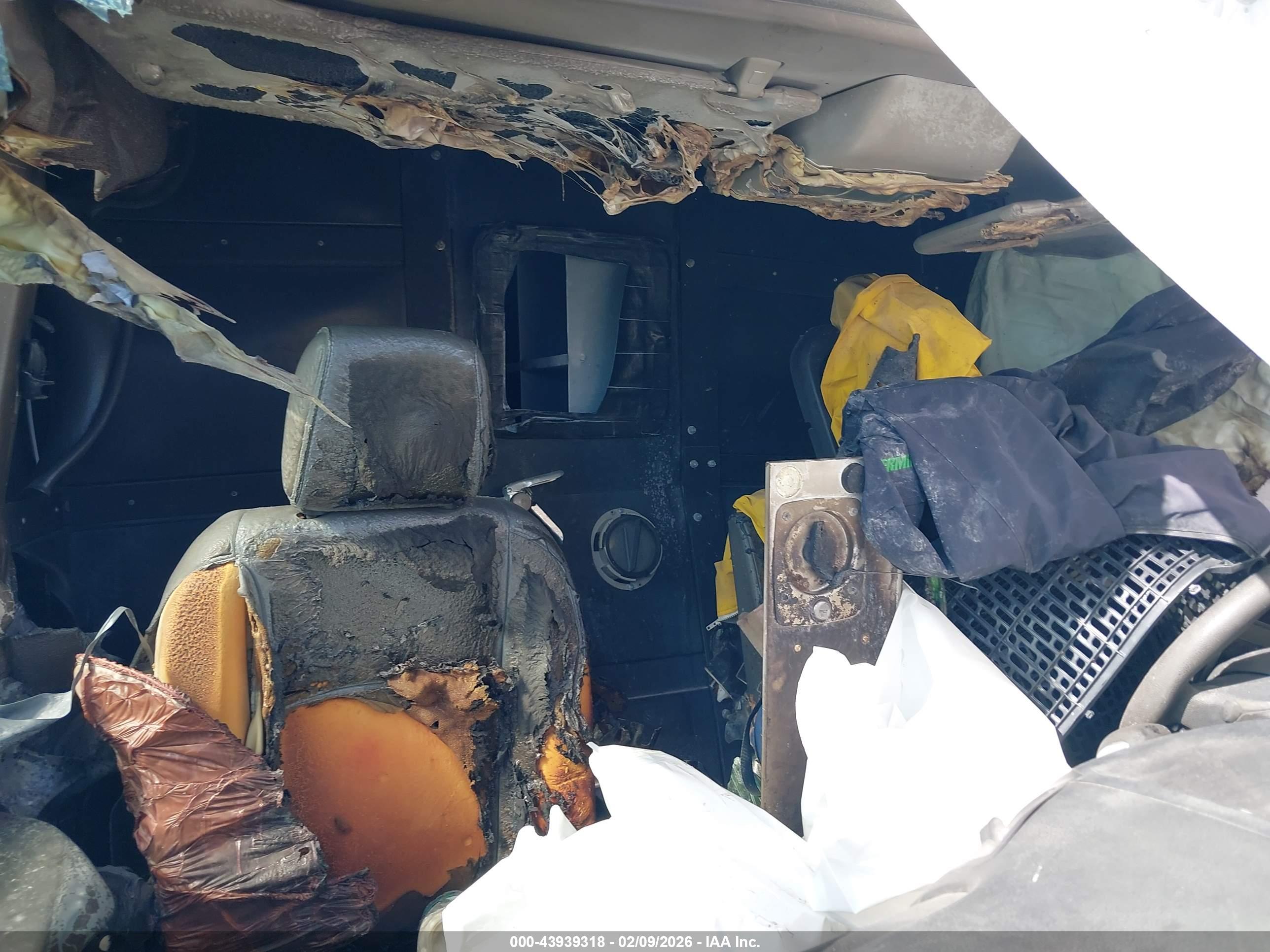 FORD TRANSIT-150 image 6