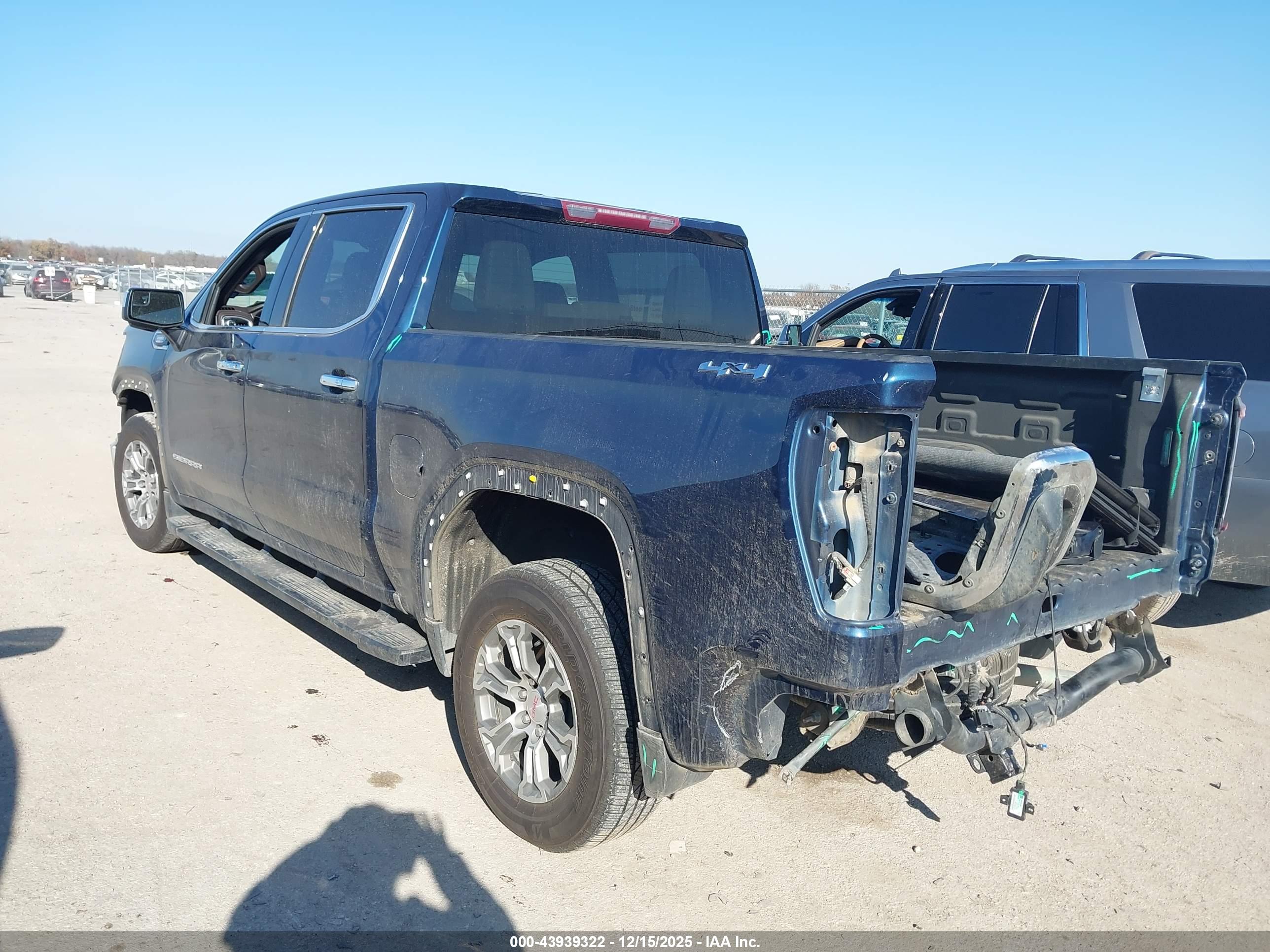 GMC SIERRA image 3