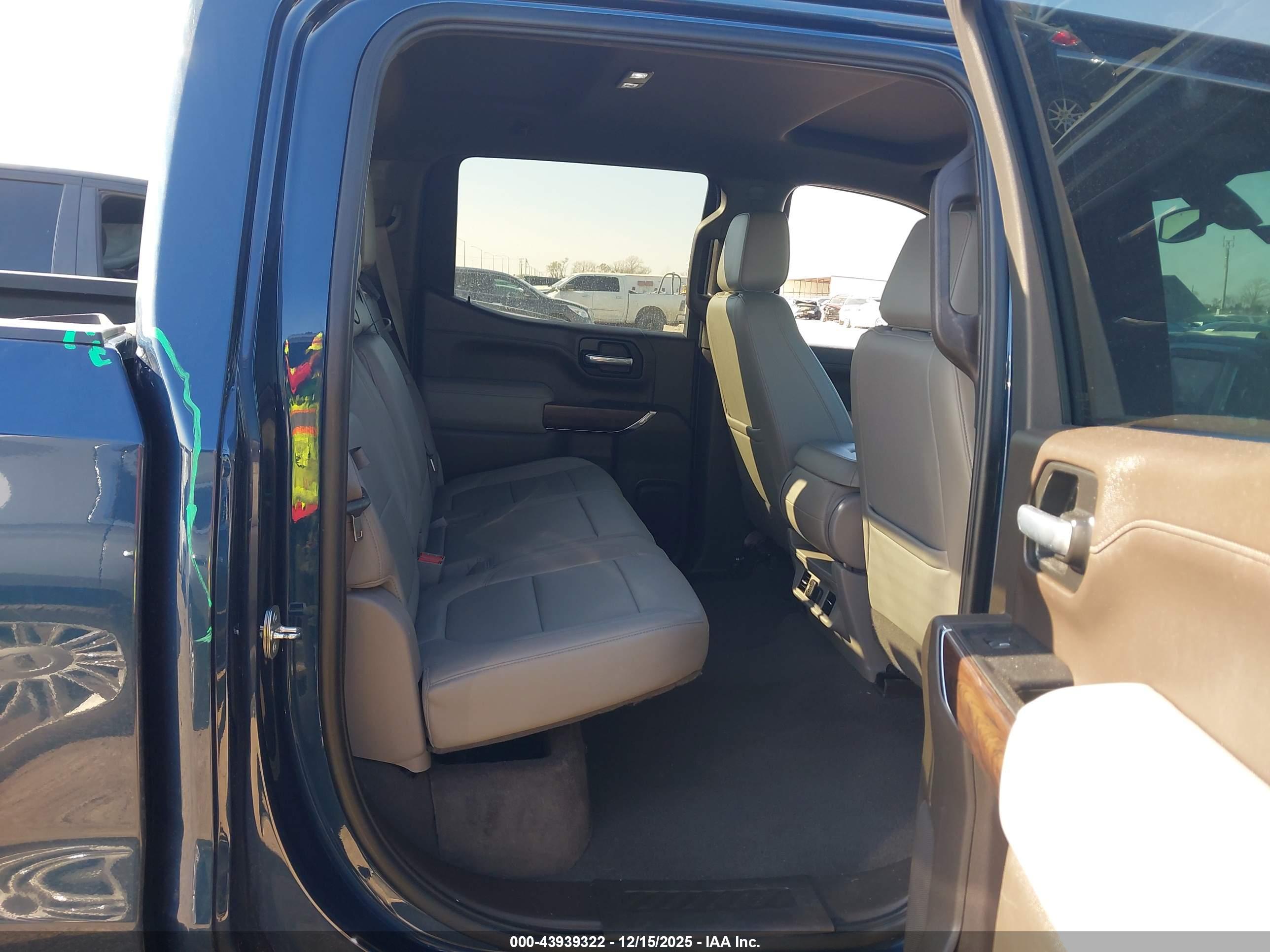 GMC SIERRA image 8