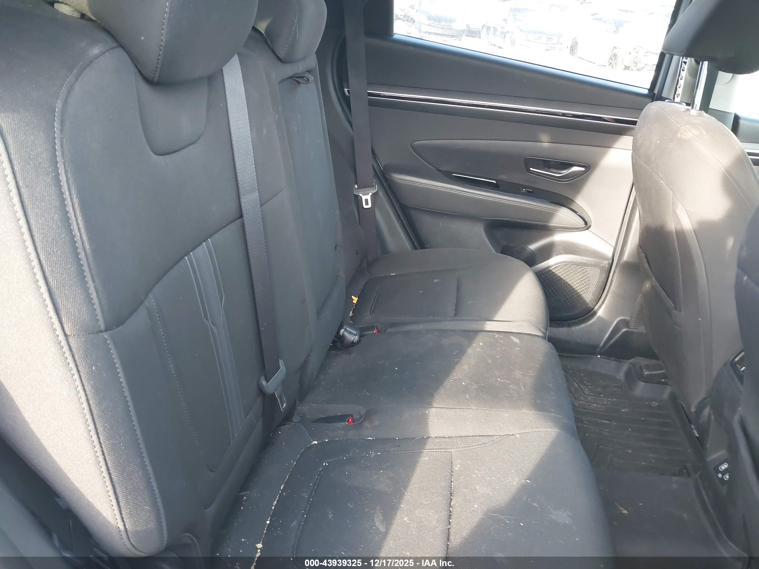 HYUNDAI TUCSON image 8